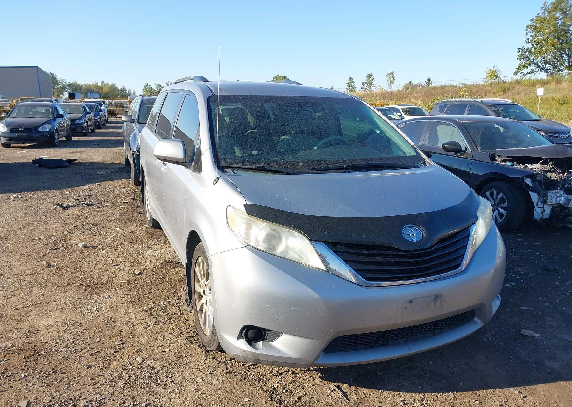 2013 TOYOTA SIENNA LE 7 PASSENGER