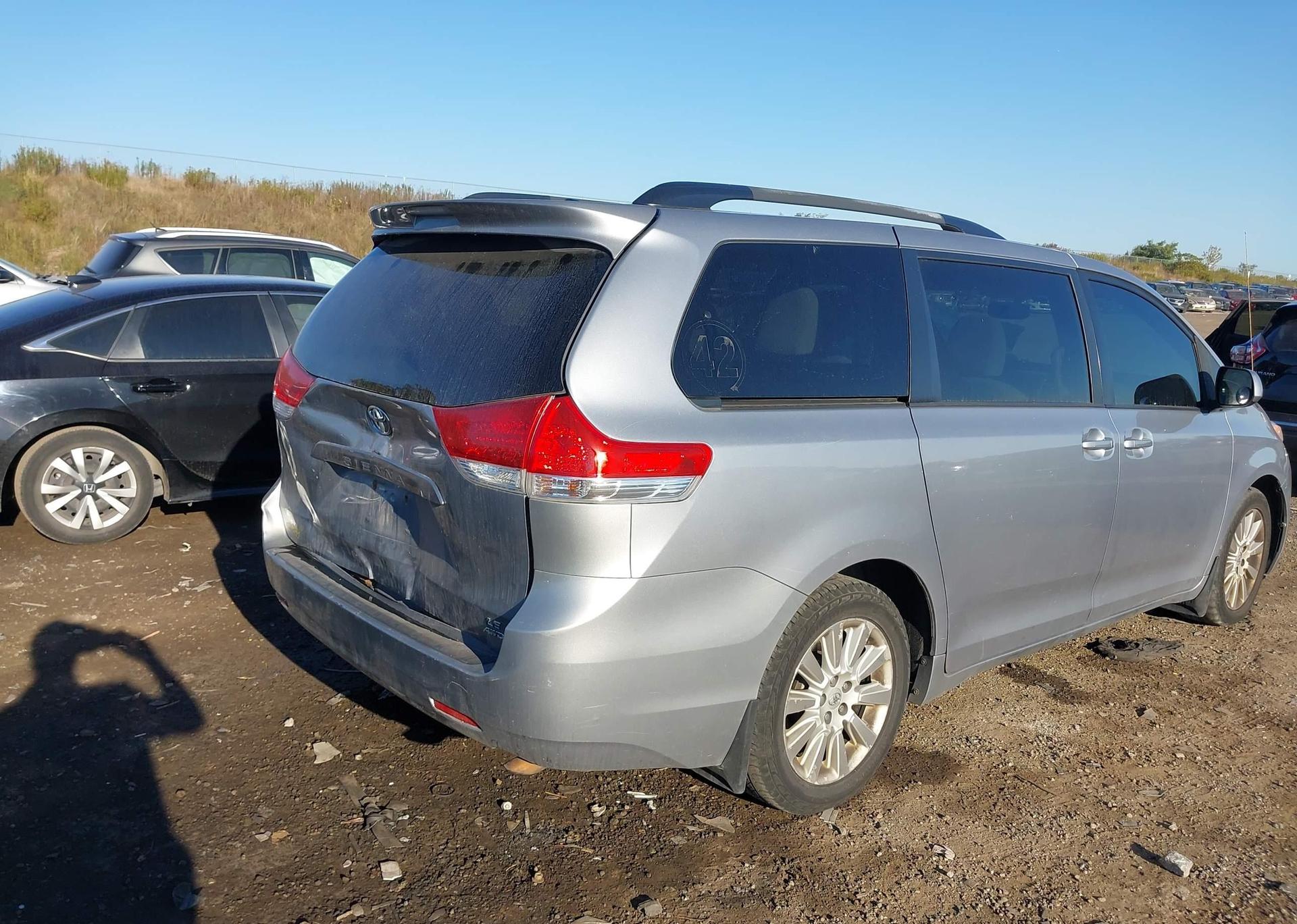 2013 TOYOTA SIENNA LE 7 PASSENGER