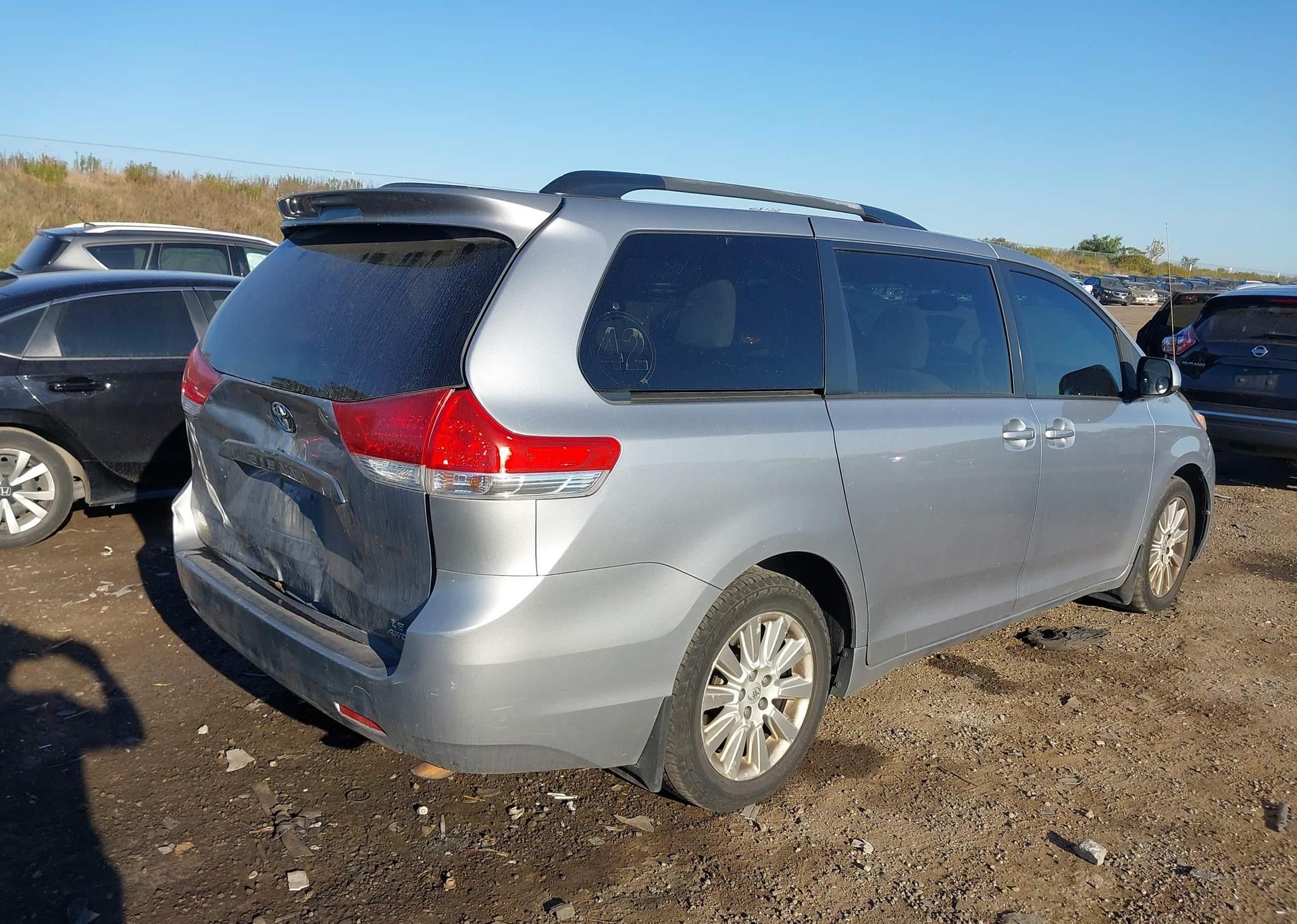 2013 TOYOTA SIENNA LE 7 PASSENGER