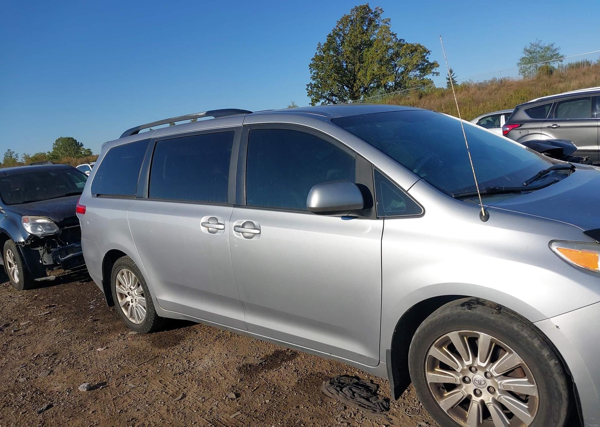 2013 TOYOTA SIENNA LE 7 PASSENGER