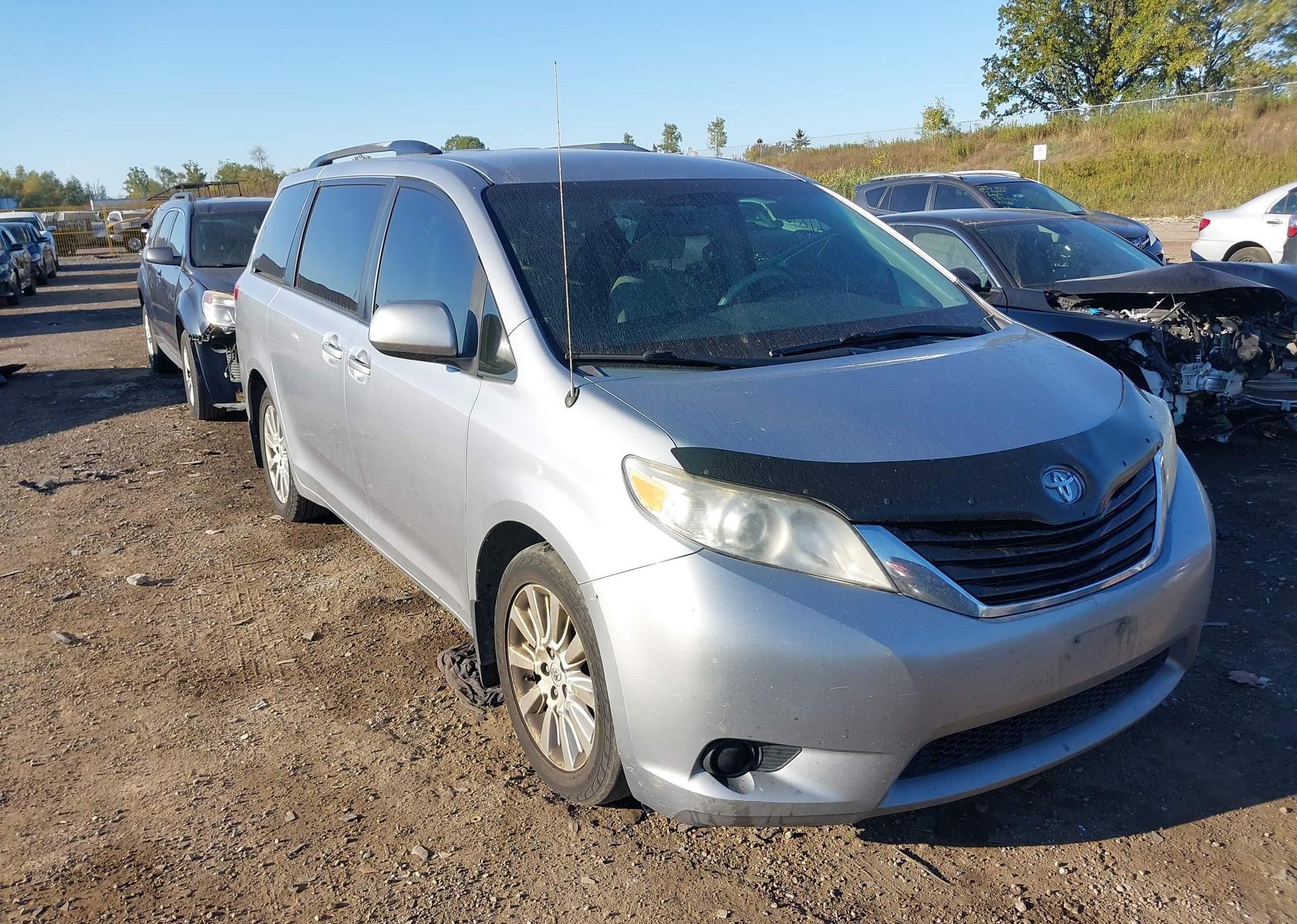 2013 TOYOTA SIENNA LE 7 PASSENGER