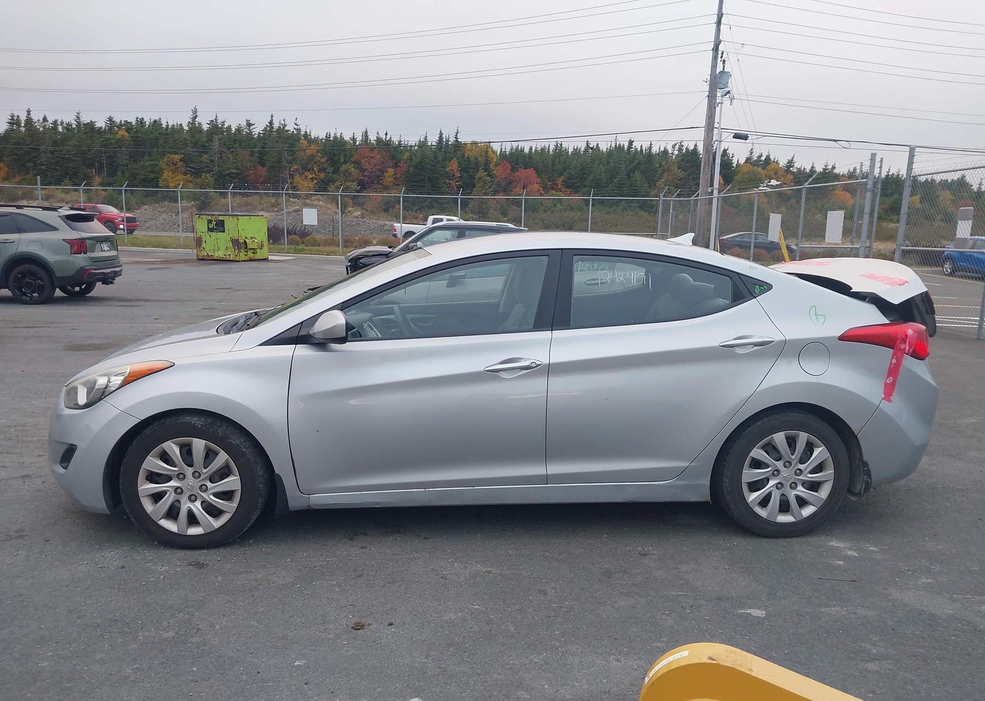 2012 HYUNDAI ELANTRA GL