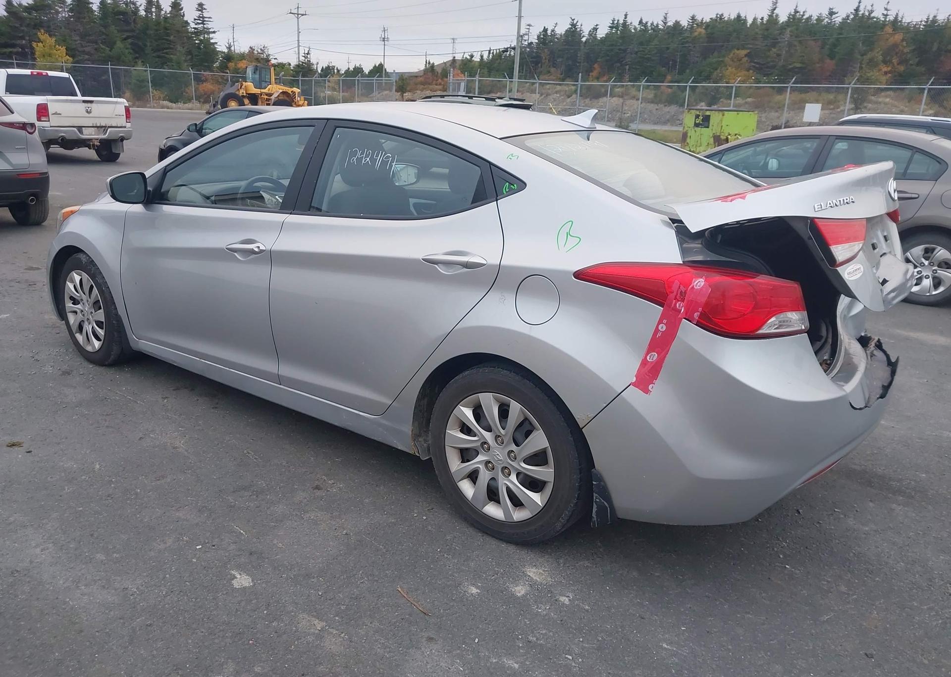 2012 HYUNDAI ELANTRA GL