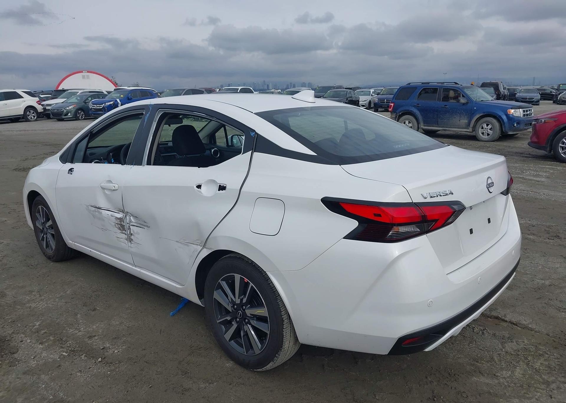 2025 NISSAN VERSA SV