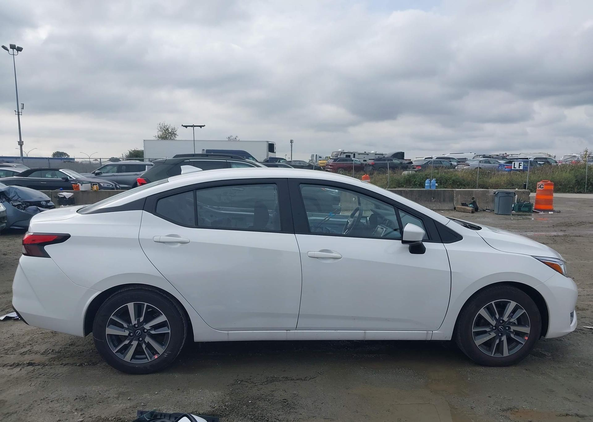 2025 NISSAN VERSA SV