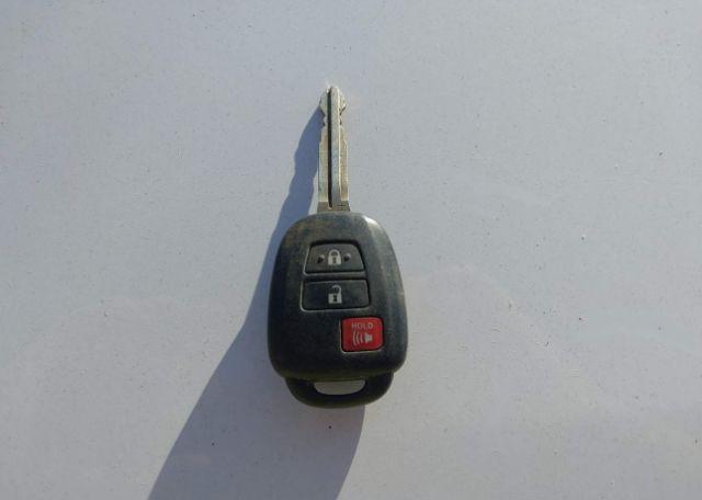 2015 TOYOTA YARIS SE