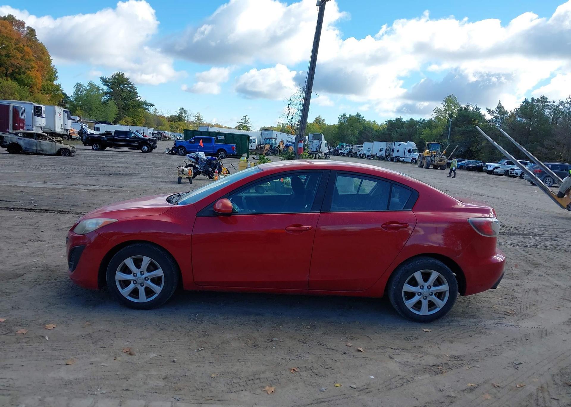 2011 MAZDA 3 I