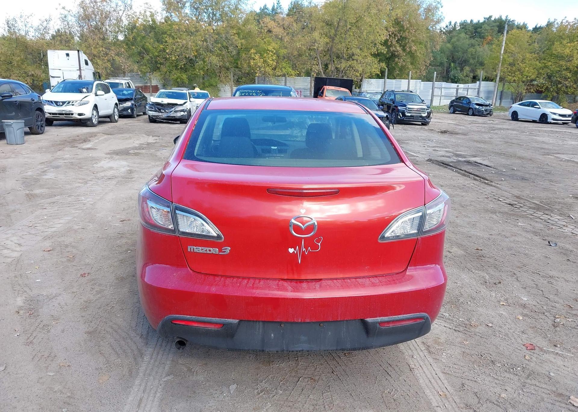 2011 MAZDA 3 I