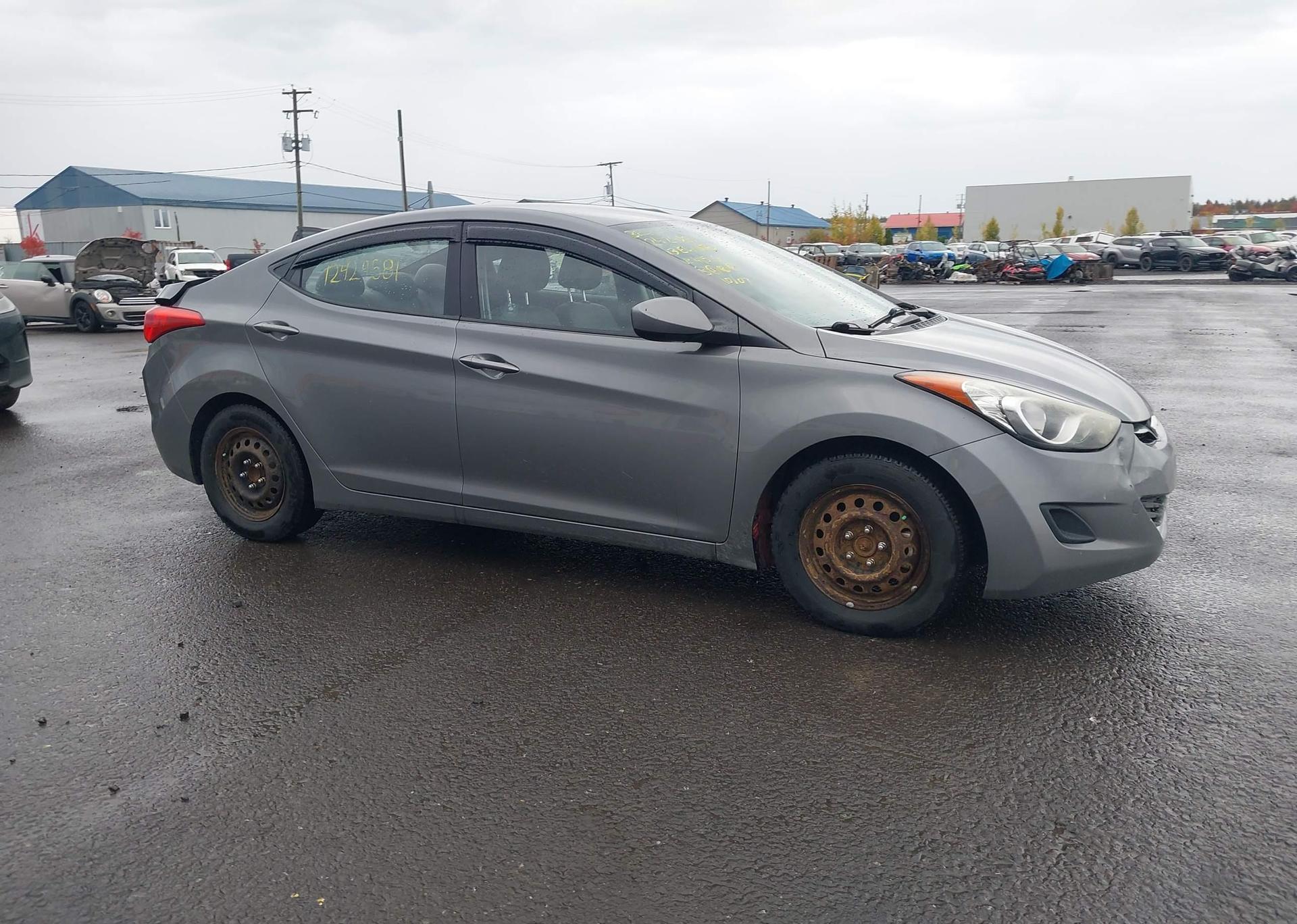 2013 HYUNDAI ELANTRA