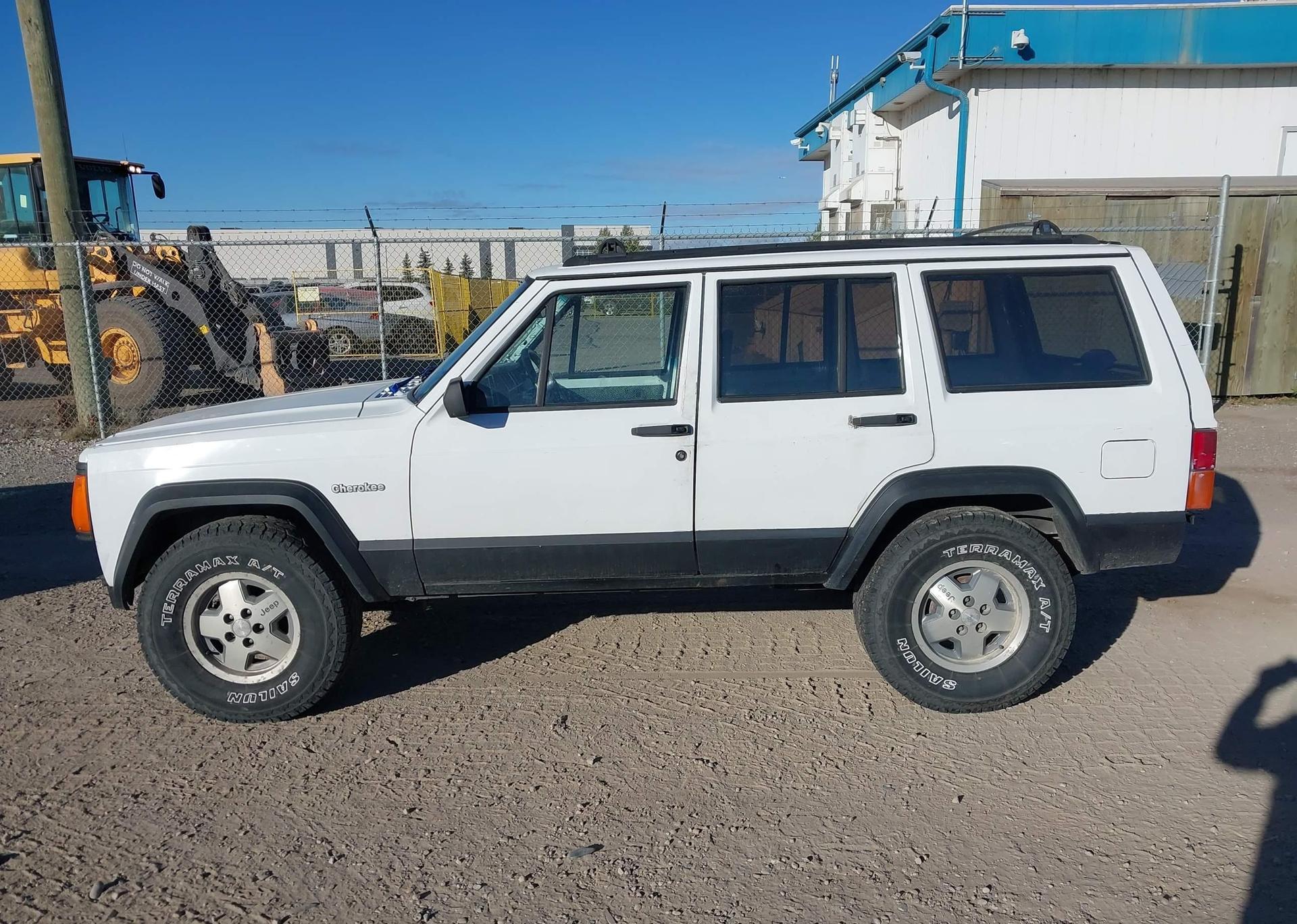 1994 JEEP CHEROKEE SPORT