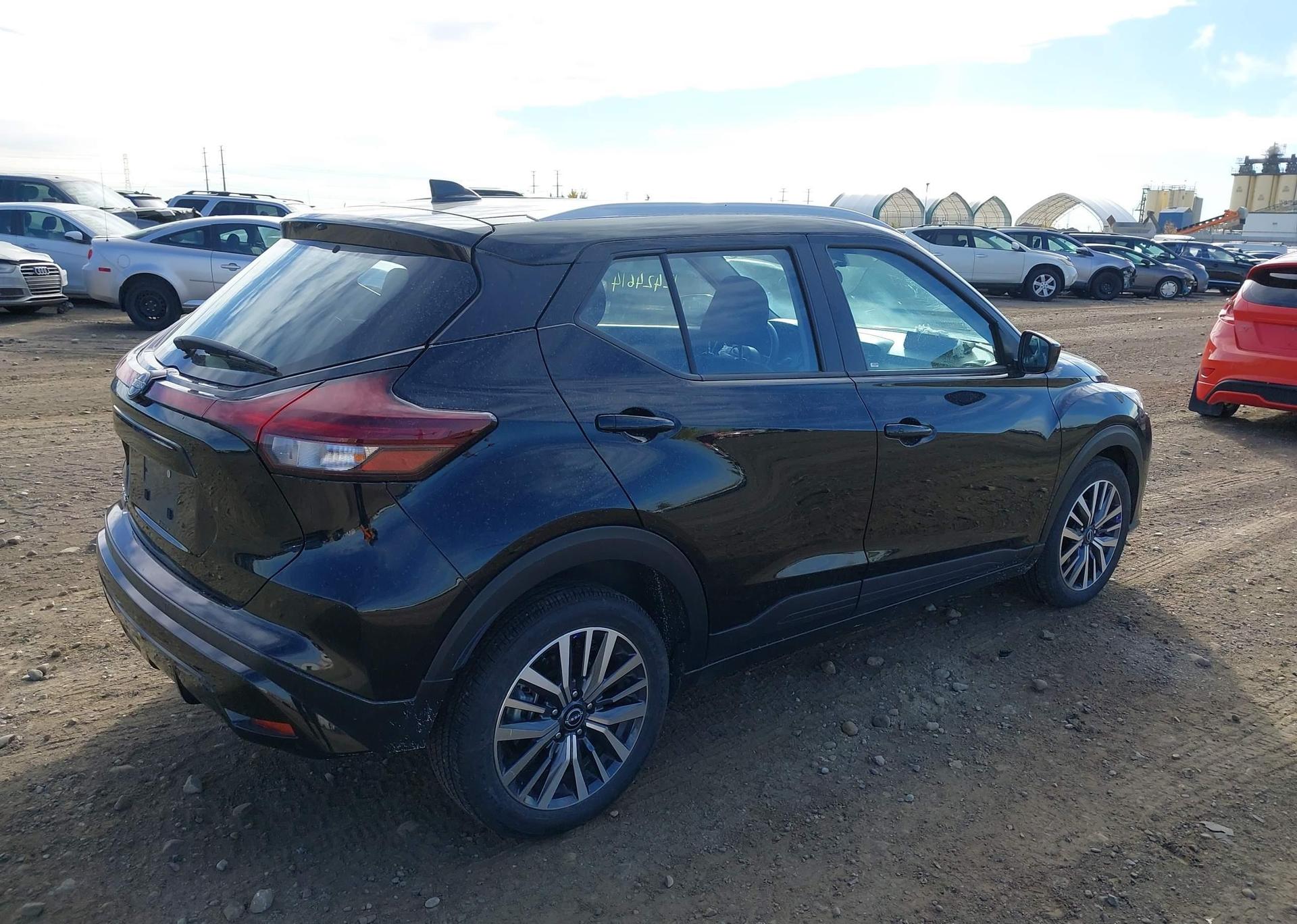2025 NISSAN KICKS PLAY SV