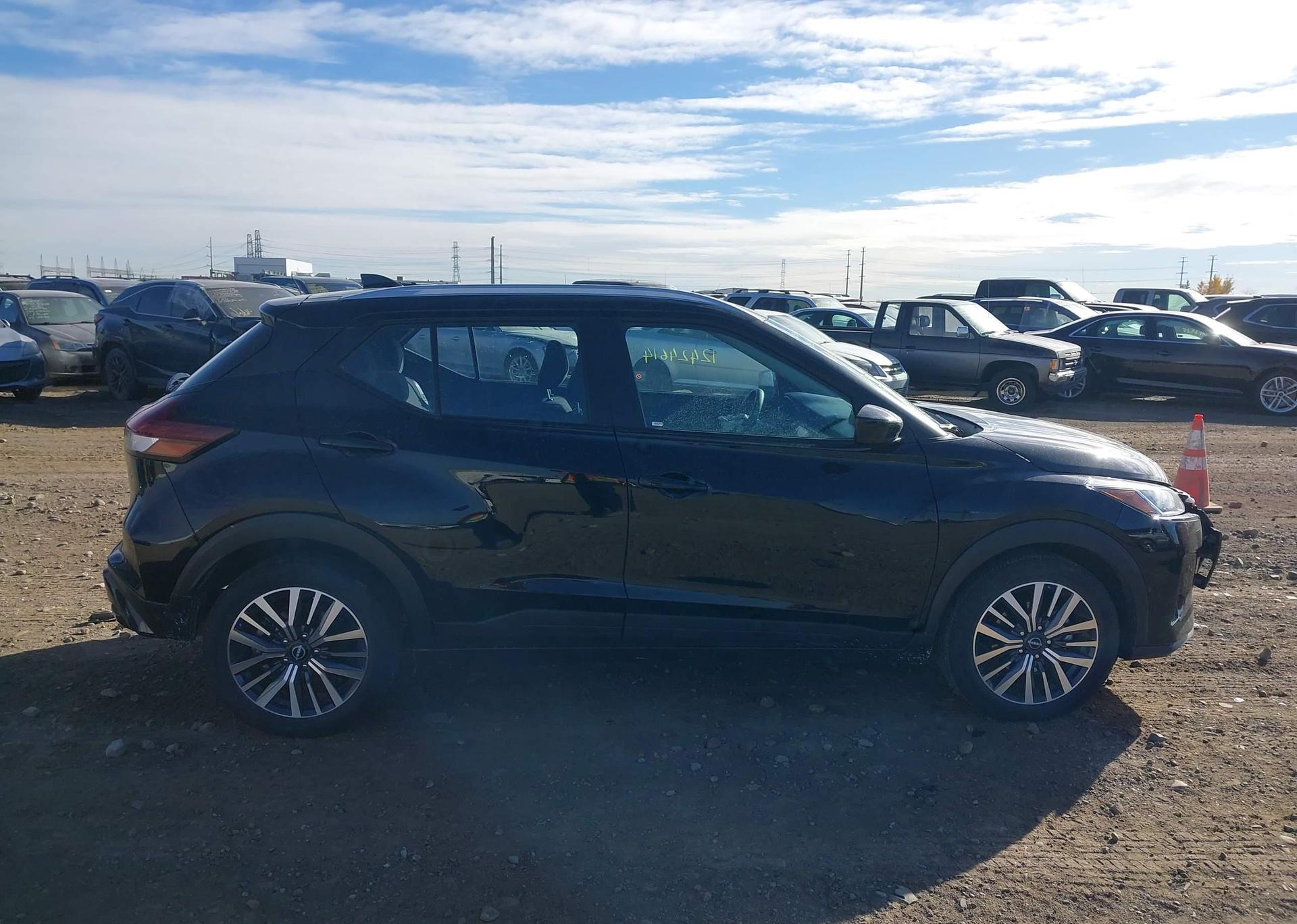 2025 NISSAN KICKS PLAY SV