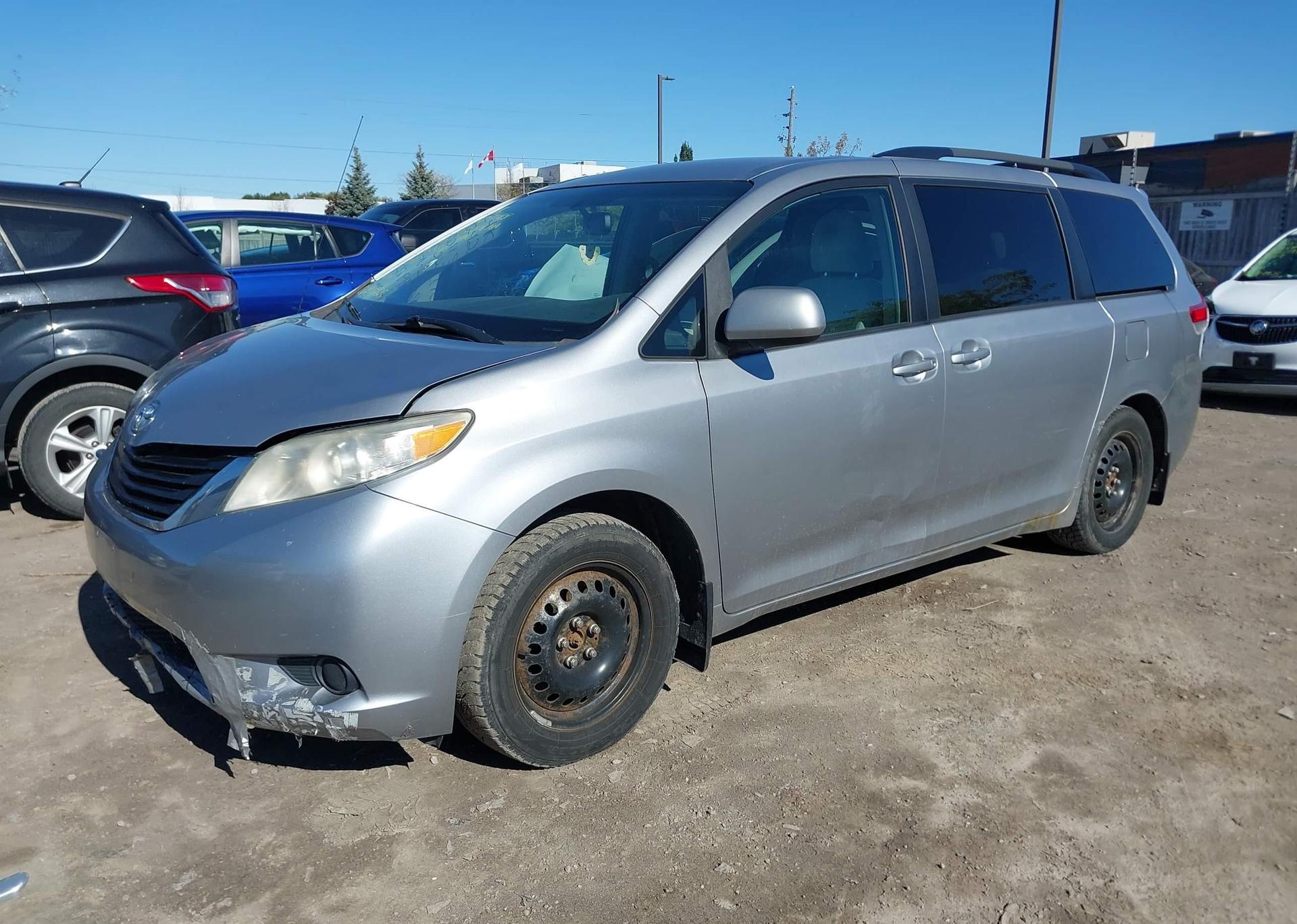 2011 TOYOTA SIENNA LE