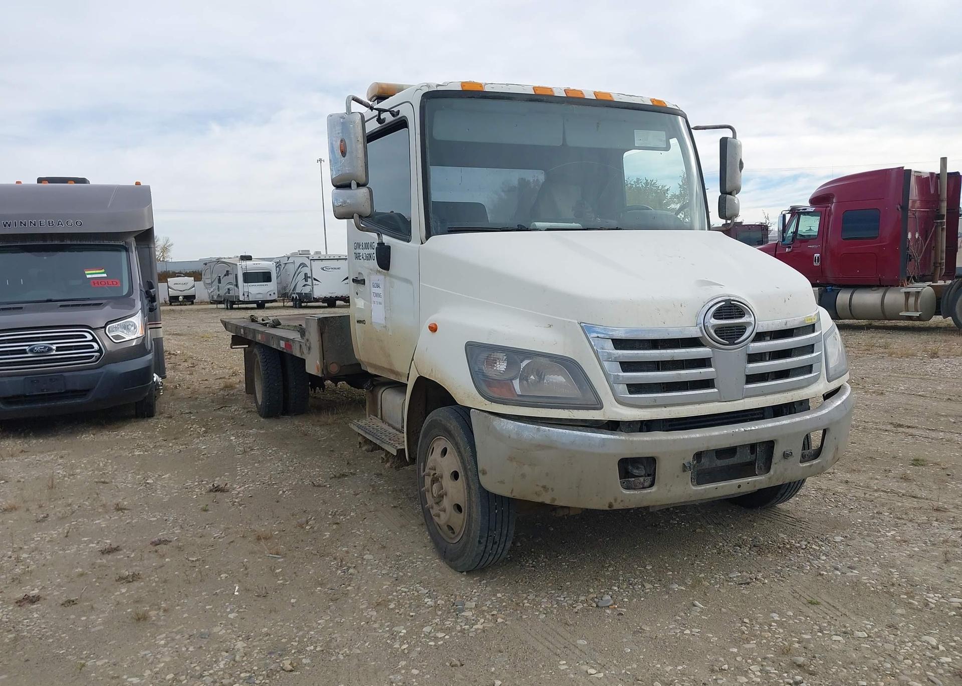 2009 HINO HINO 185