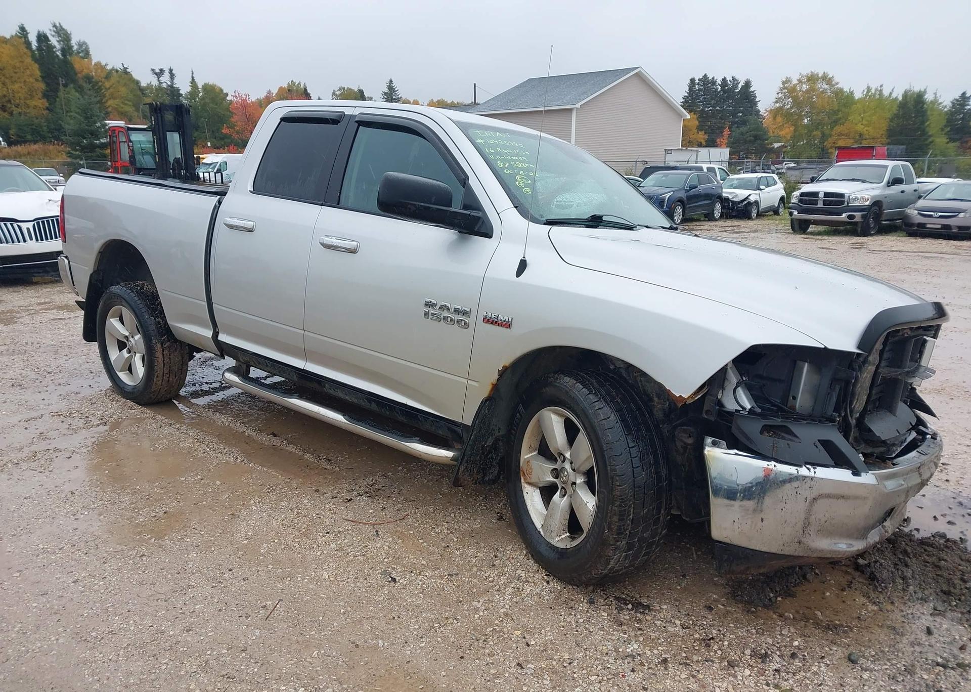 2016 RAM 1500 SLT