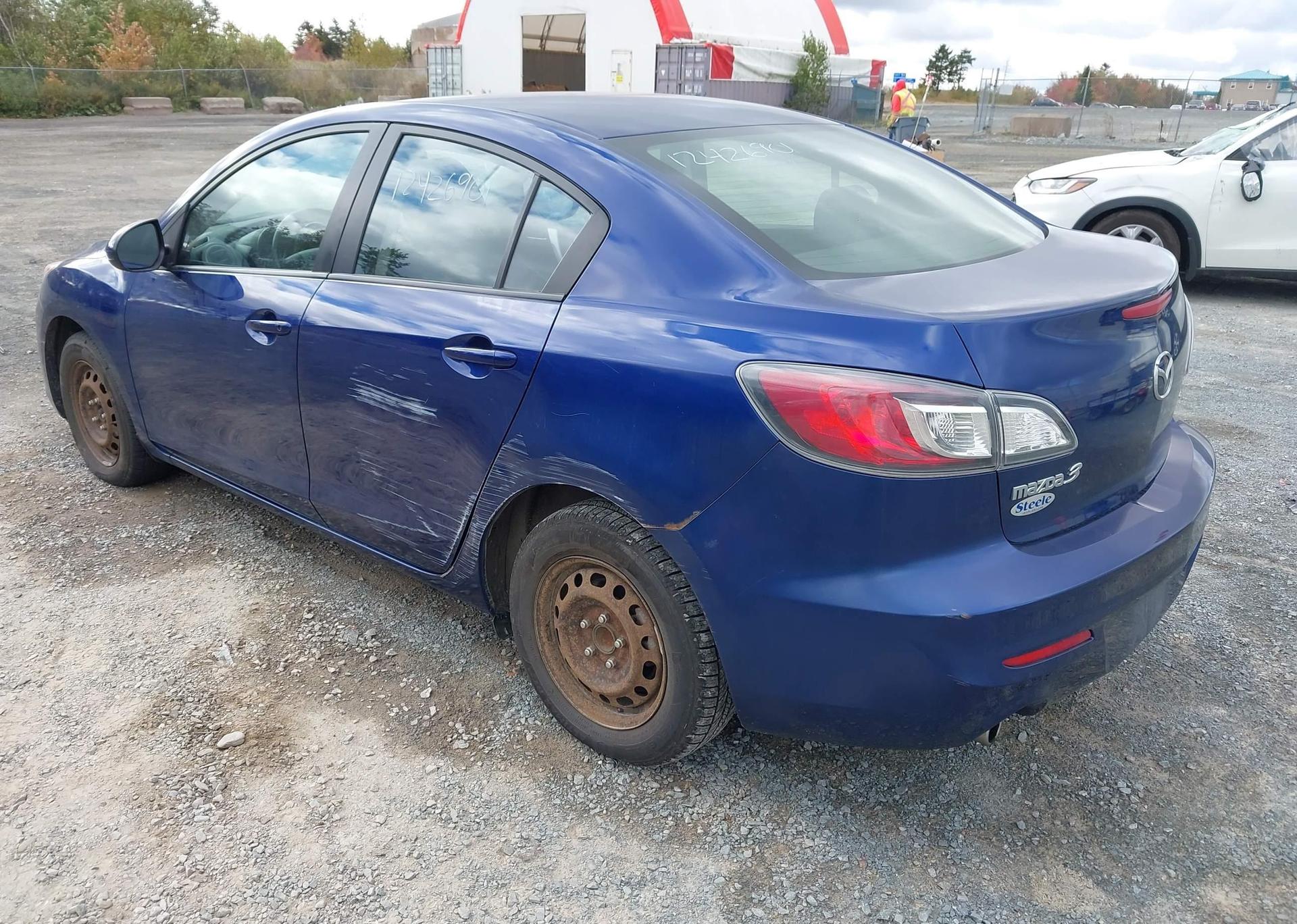 2013 MAZDA MAZDA3 GS-SKY