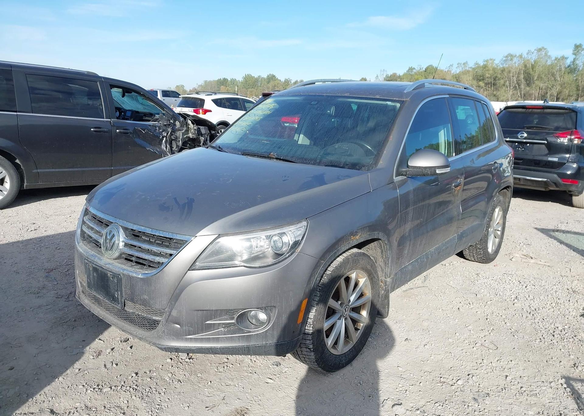 2010 VOLKSWAGEN TIGUAN