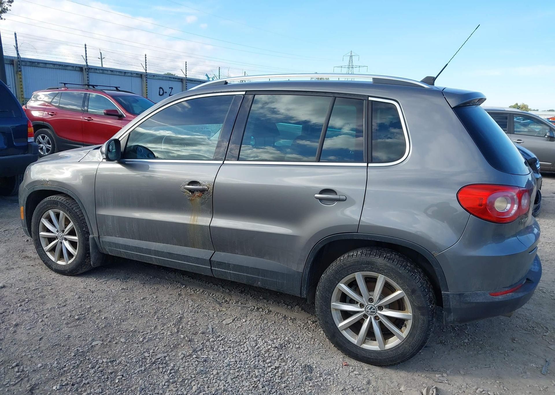 2010 VOLKSWAGEN TIGUAN