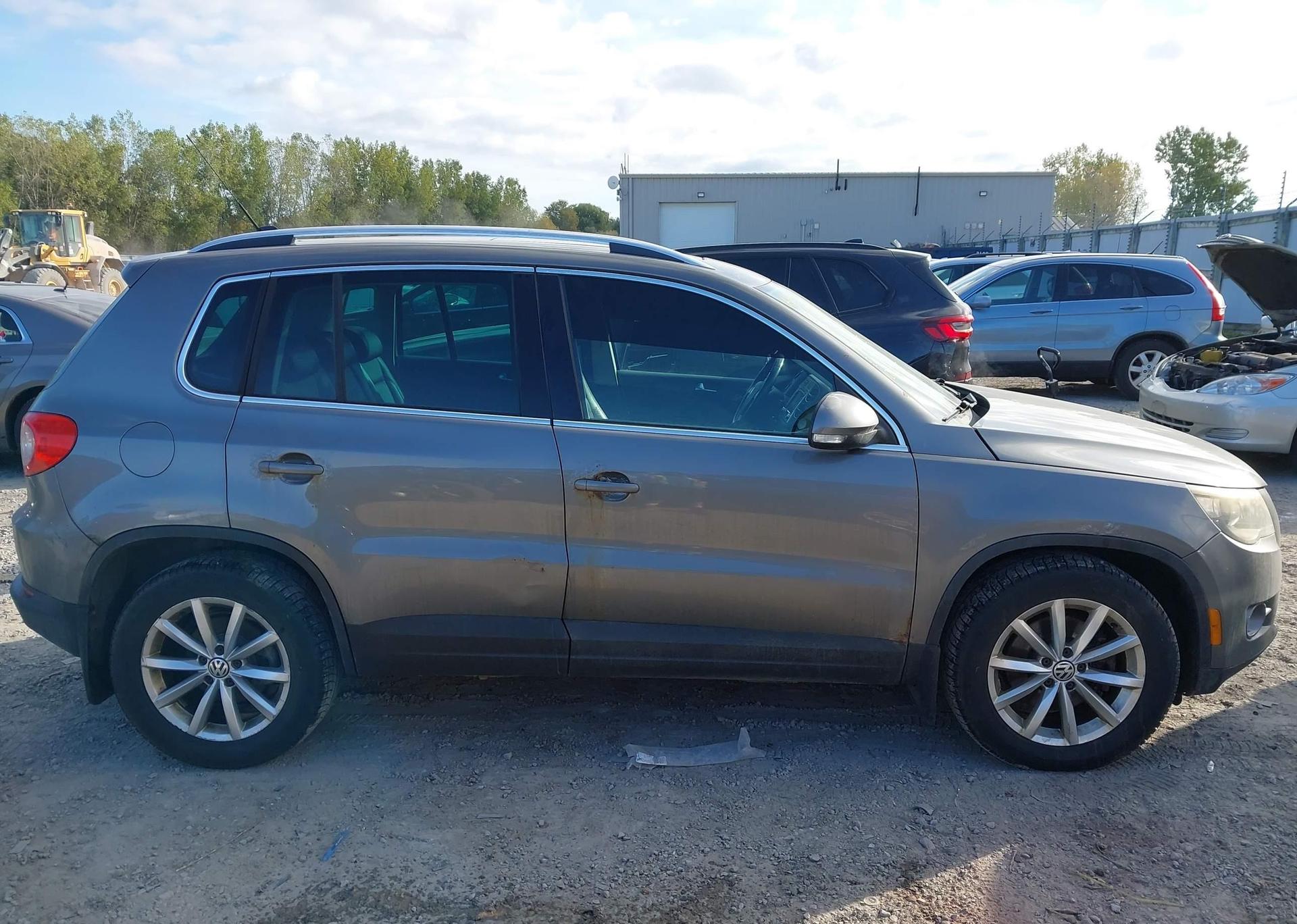 2010 VOLKSWAGEN TIGUAN