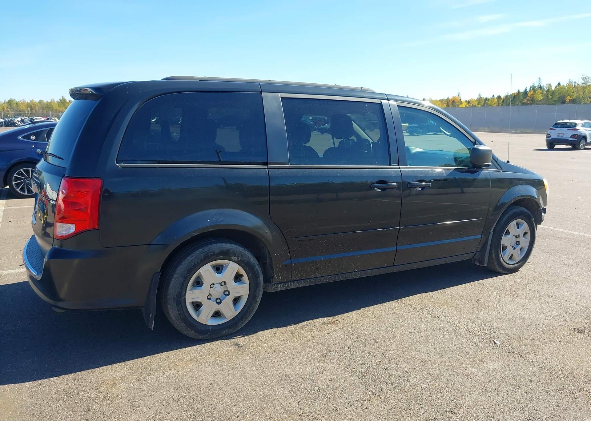 2013 DODGE GRAND CARAVAN SE