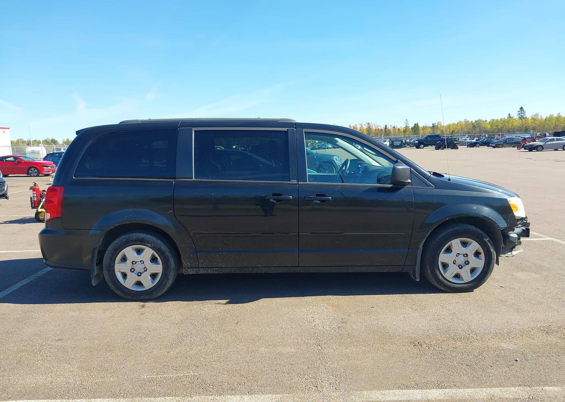 2013 DODGE GRAND CARAVAN SE