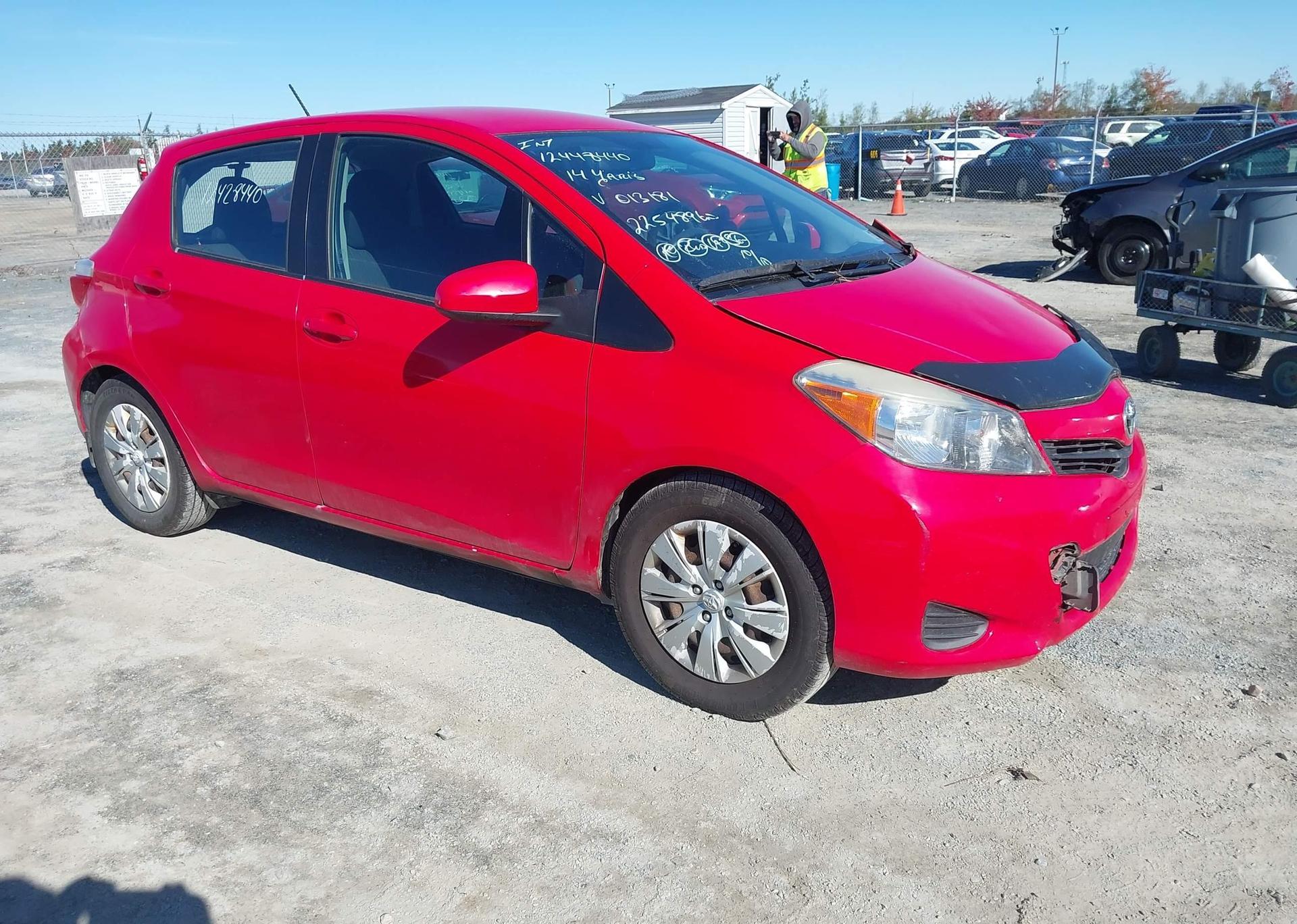 2014 TOYOTA YARIS LE