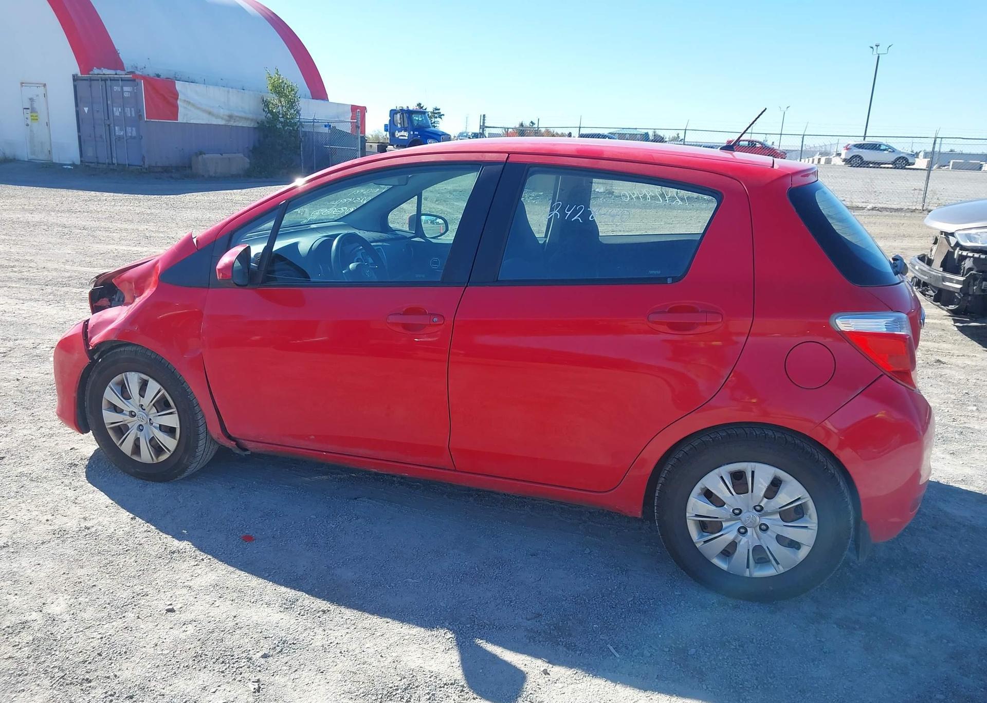 2014 TOYOTA YARIS LE