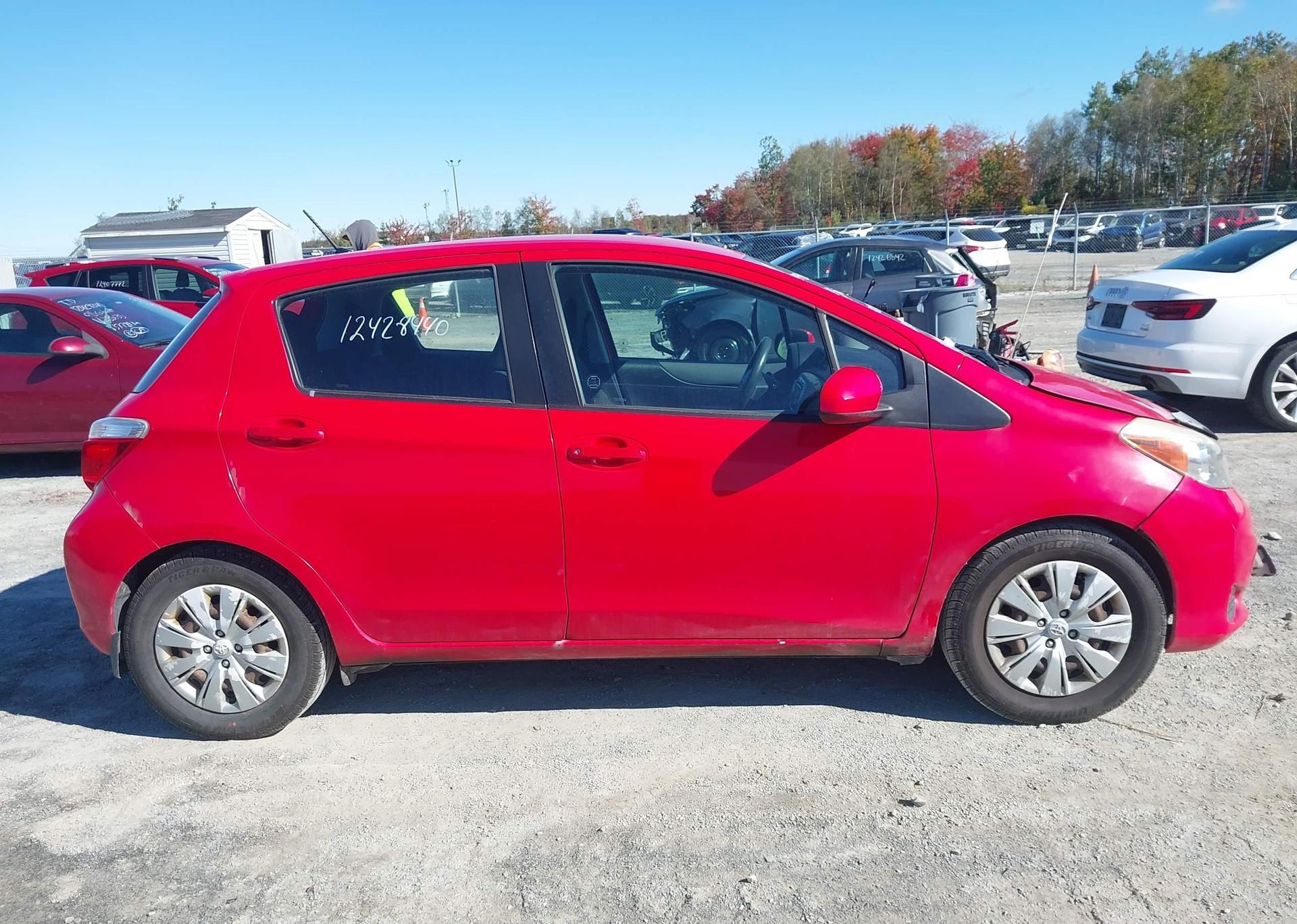 2014 TOYOTA YARIS LE
