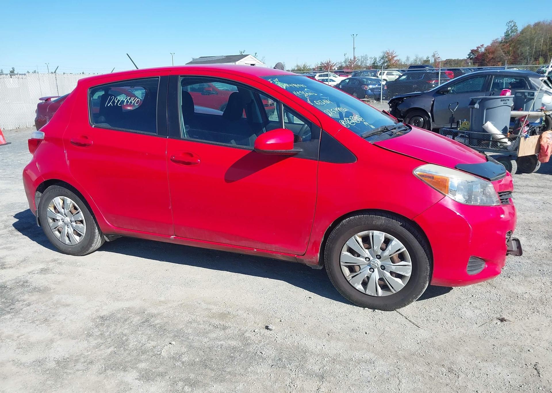 2014 TOYOTA YARIS LE