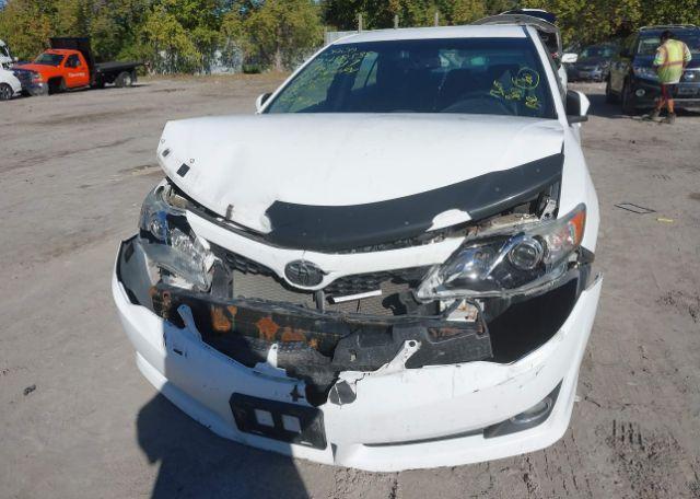 2014 TOYOTA CAMRY SE