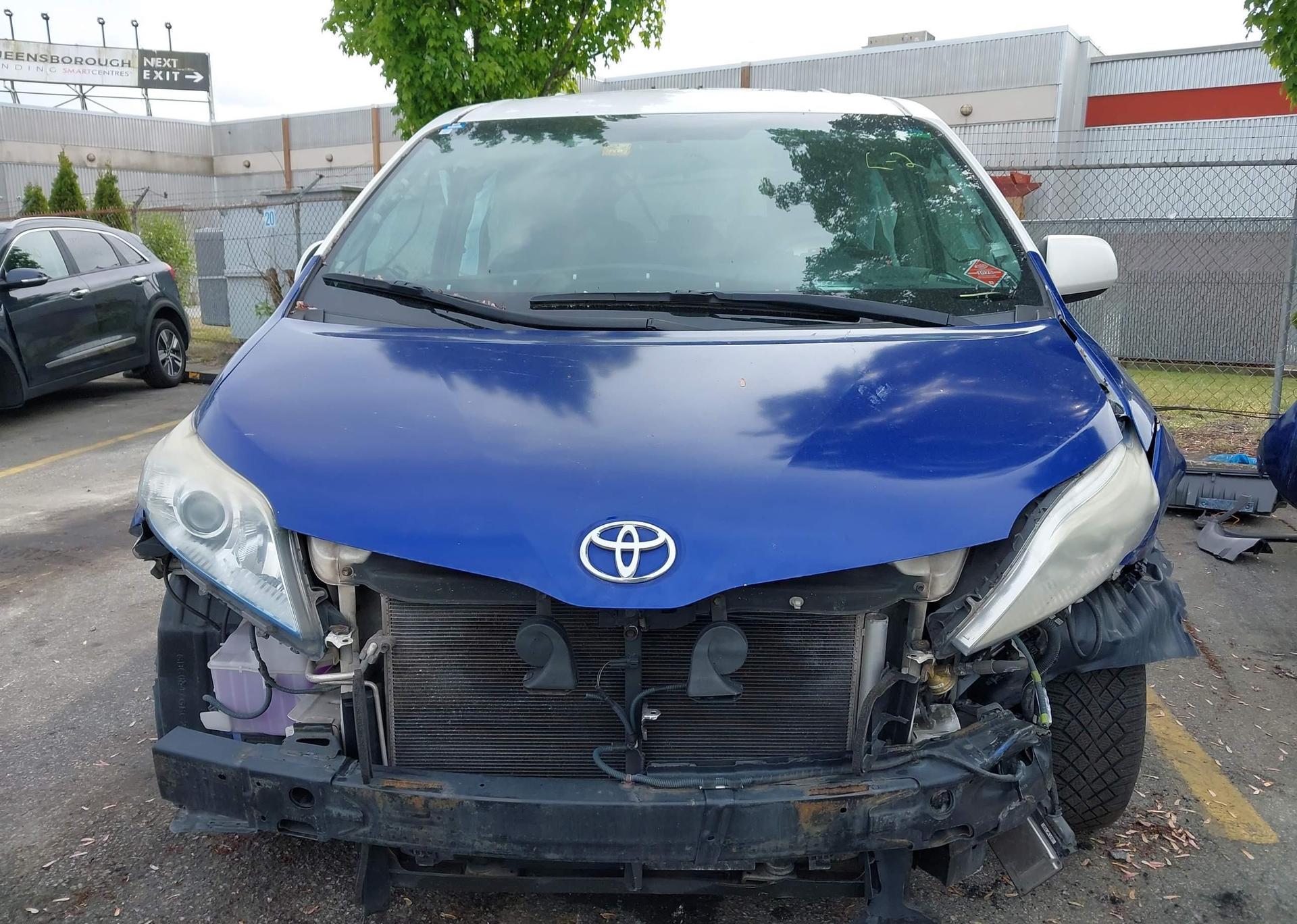 2017 TOYOTA SIENNA