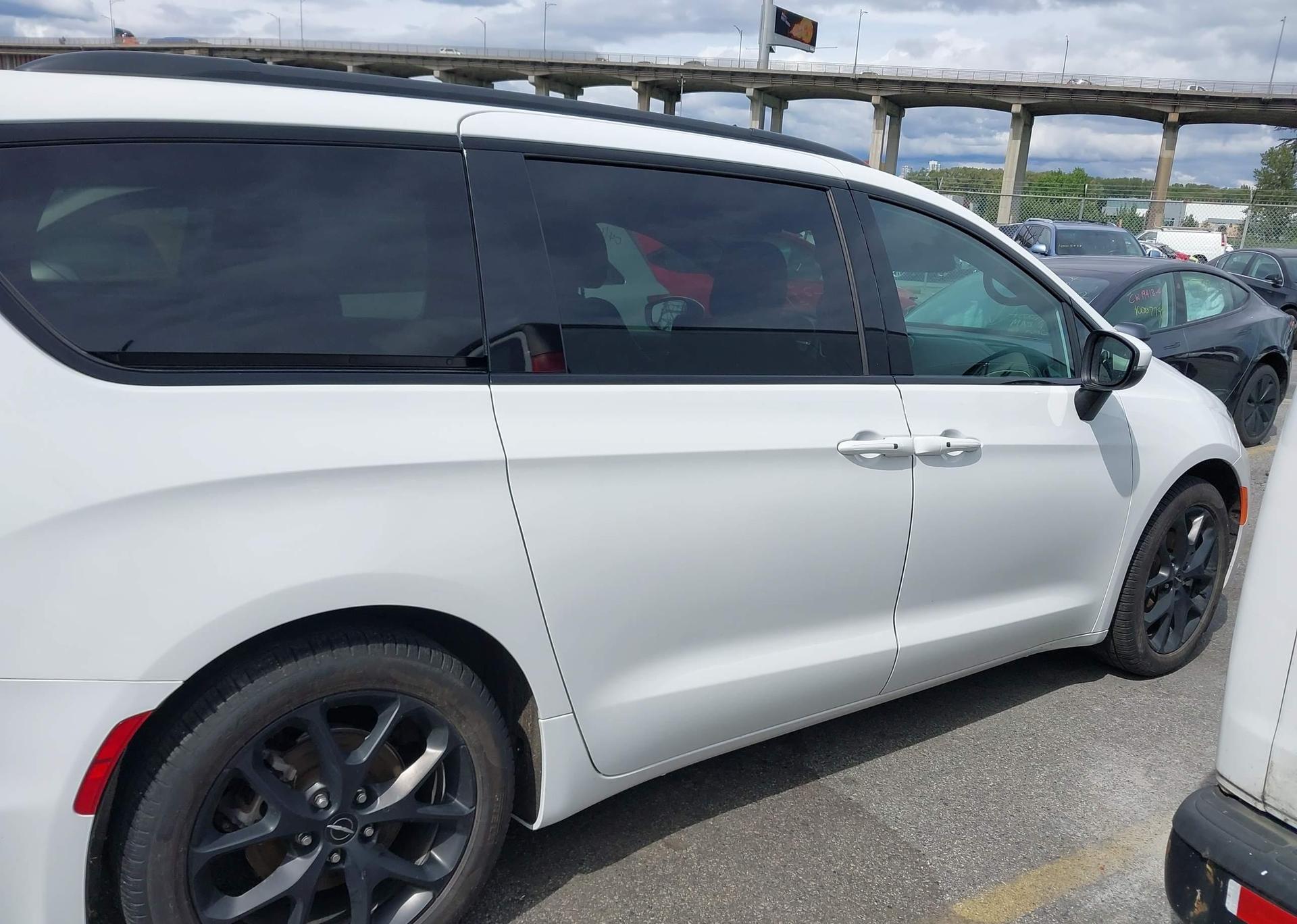 2023 CHRYSLER PACIFICA TOURING L