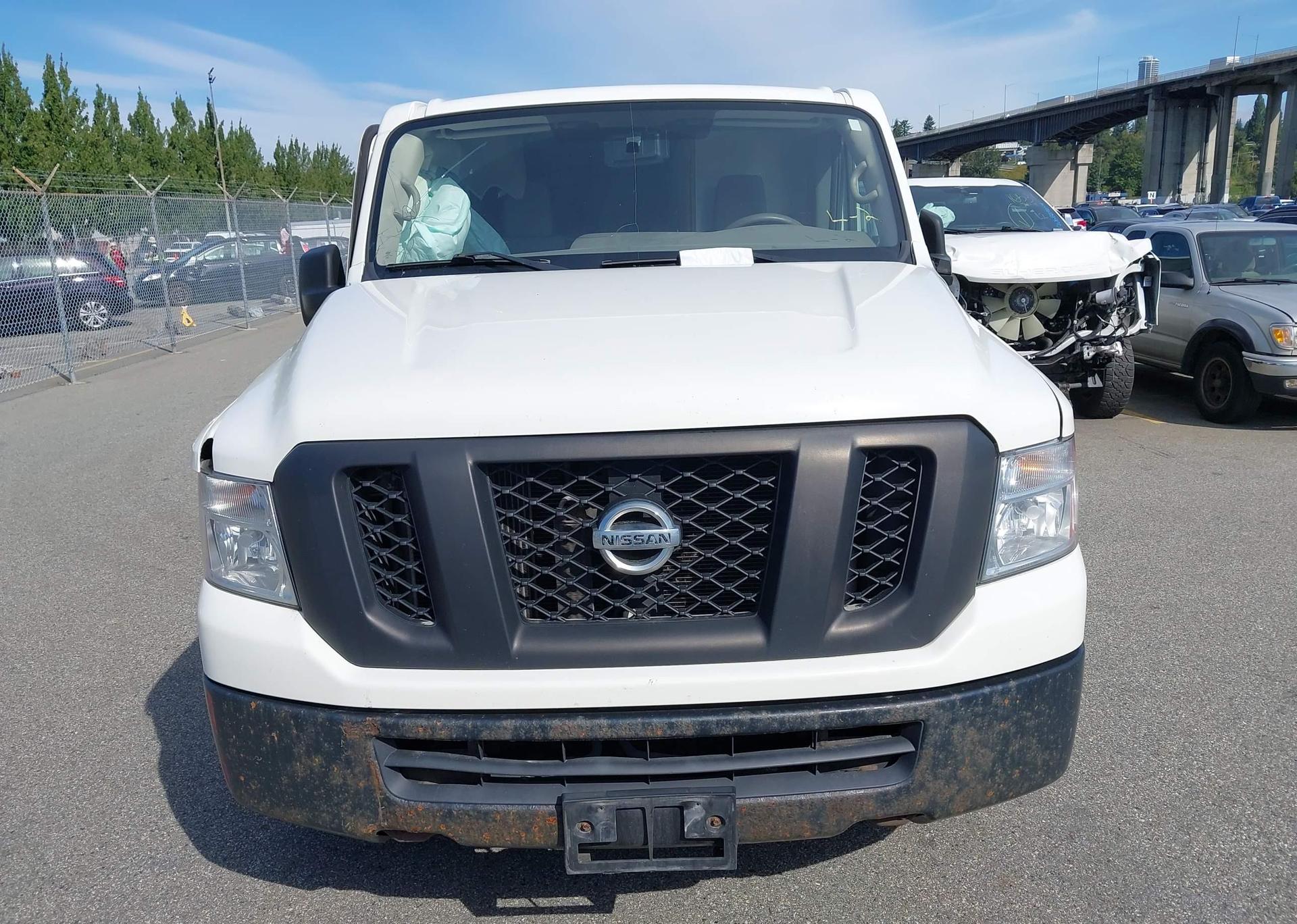 2017 NISSAN 2500