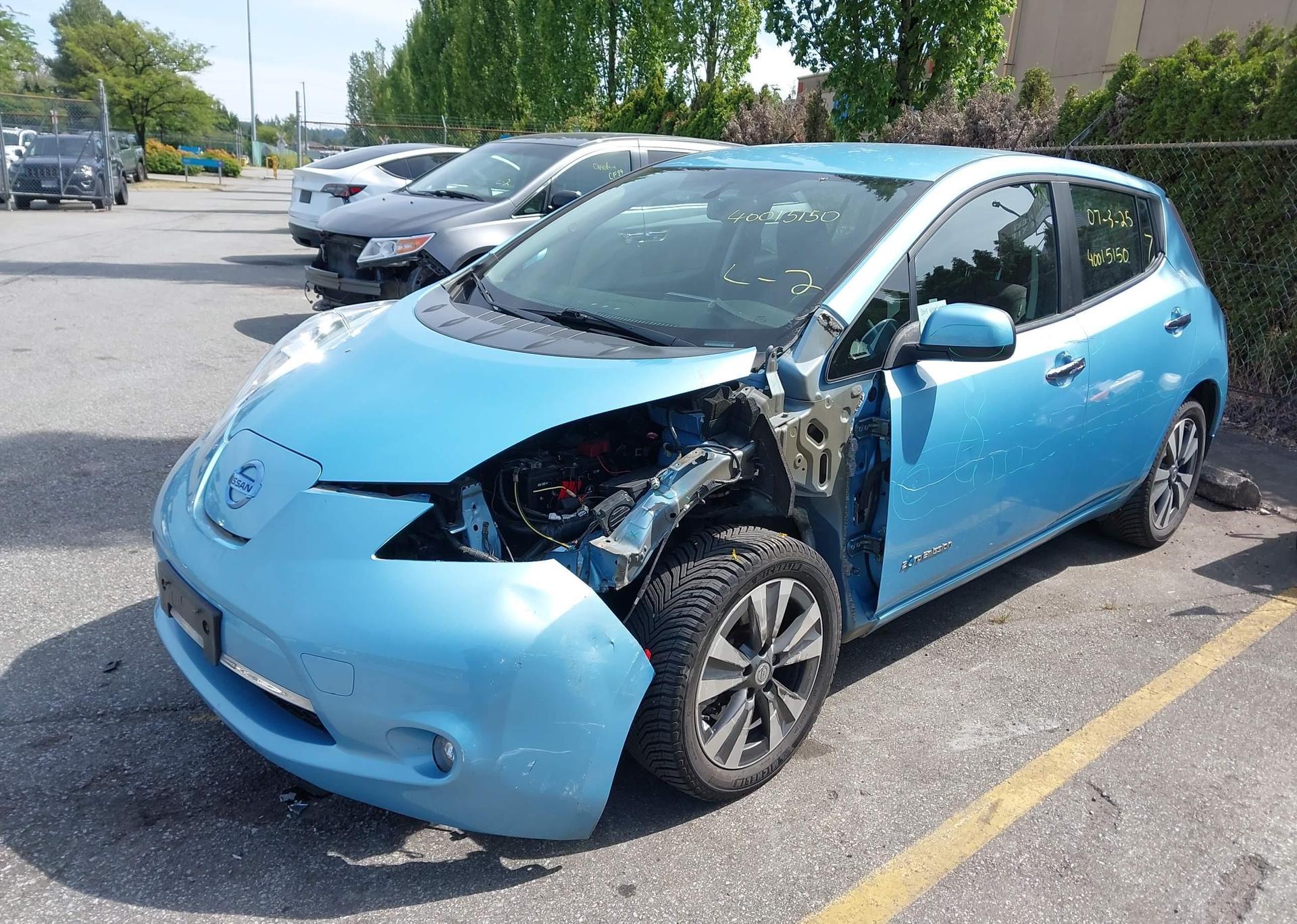 2015 NISSAN LEAF
