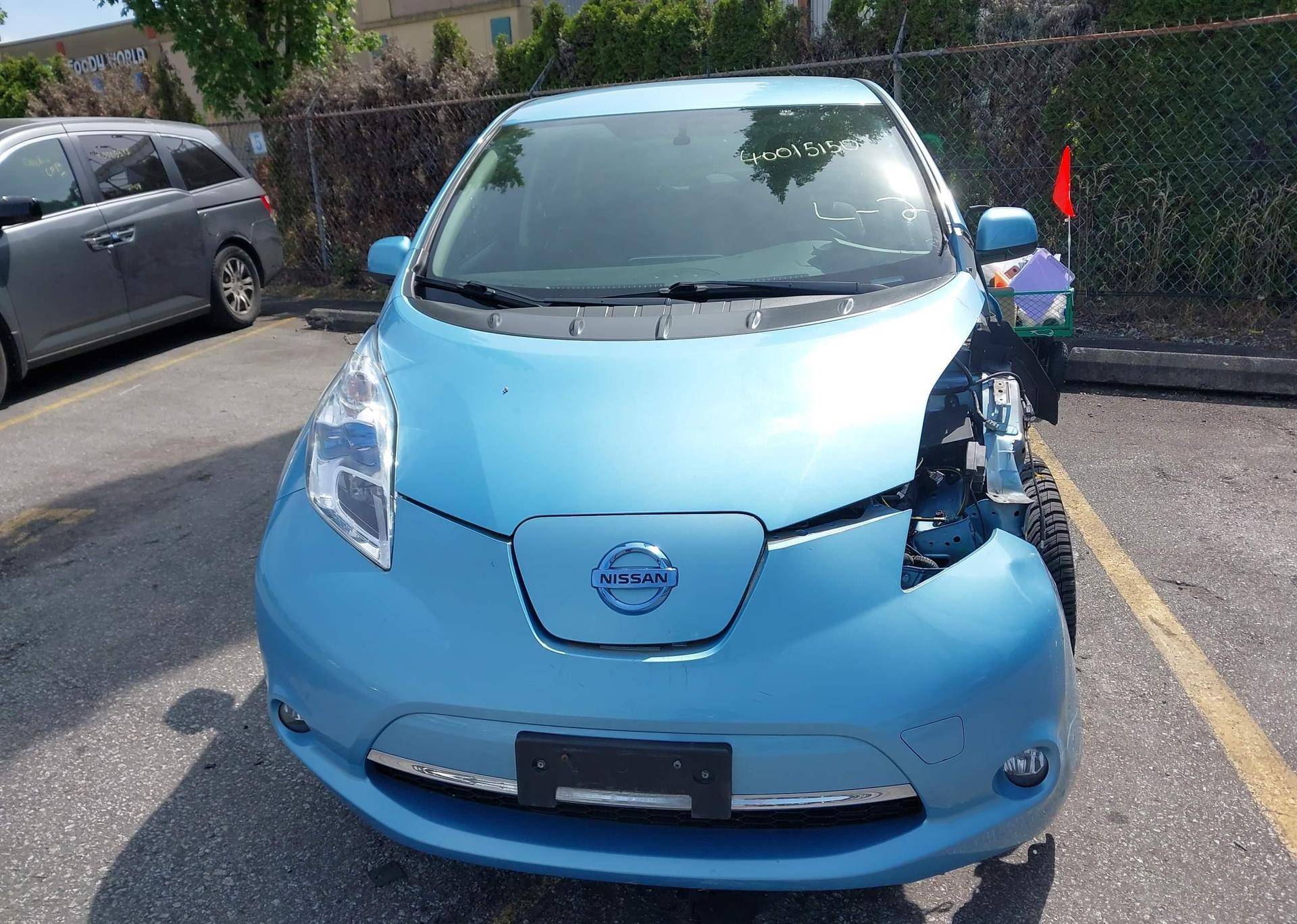 2015 NISSAN LEAF