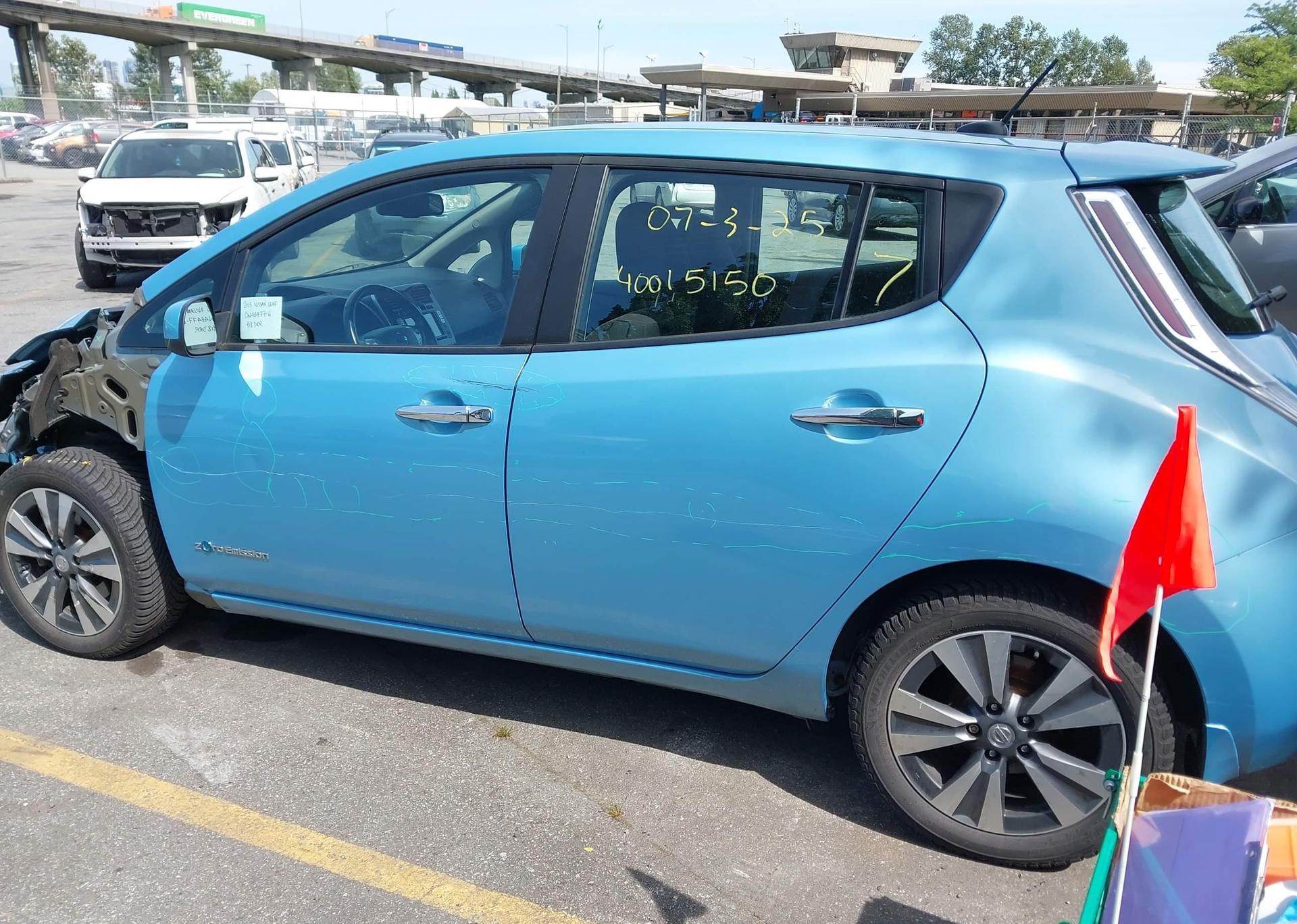 2015 NISSAN LEAF