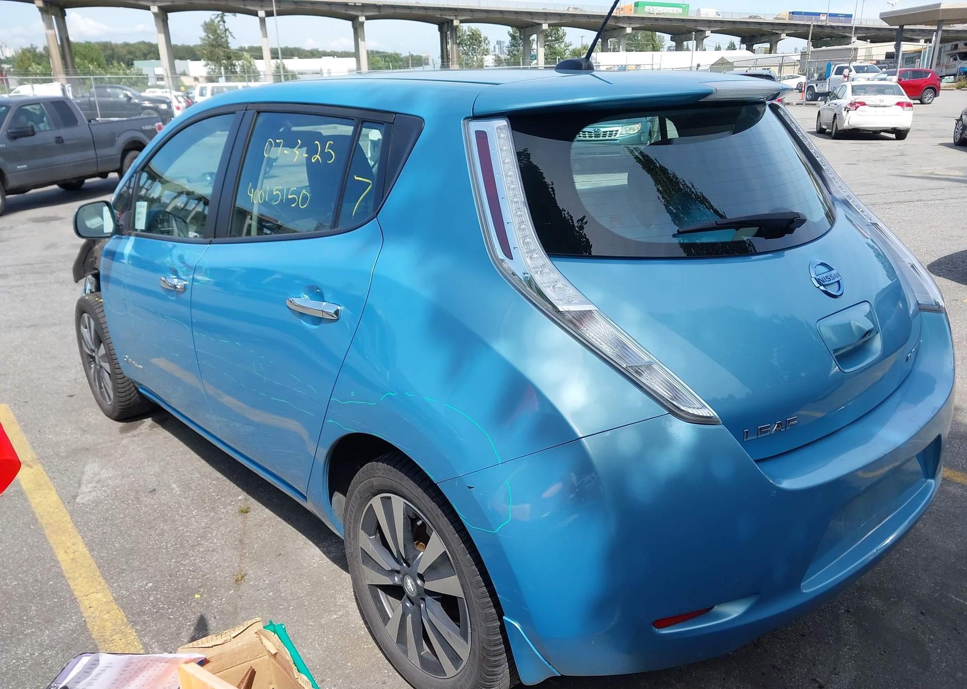 2015 NISSAN LEAF