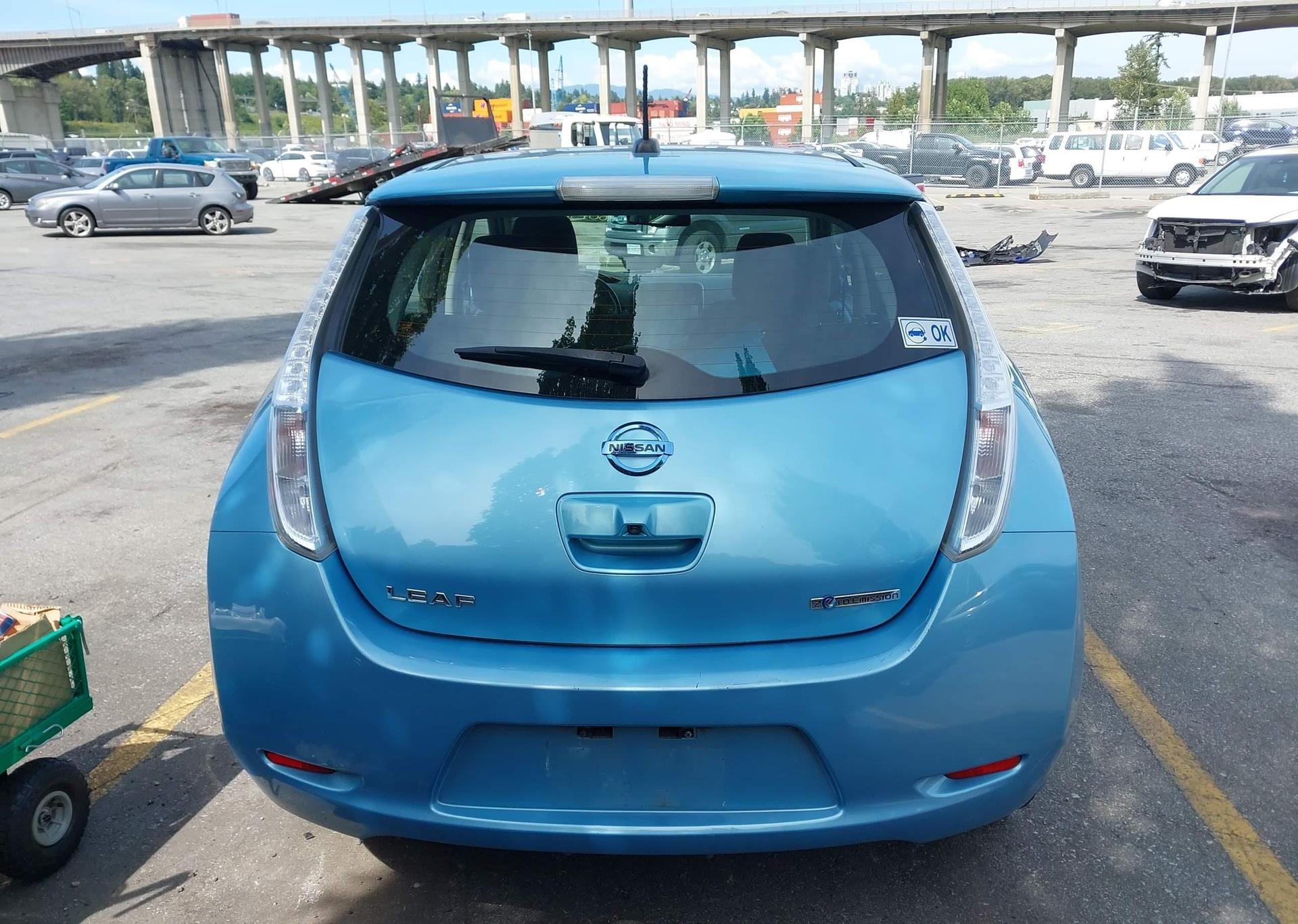 2015 NISSAN LEAF