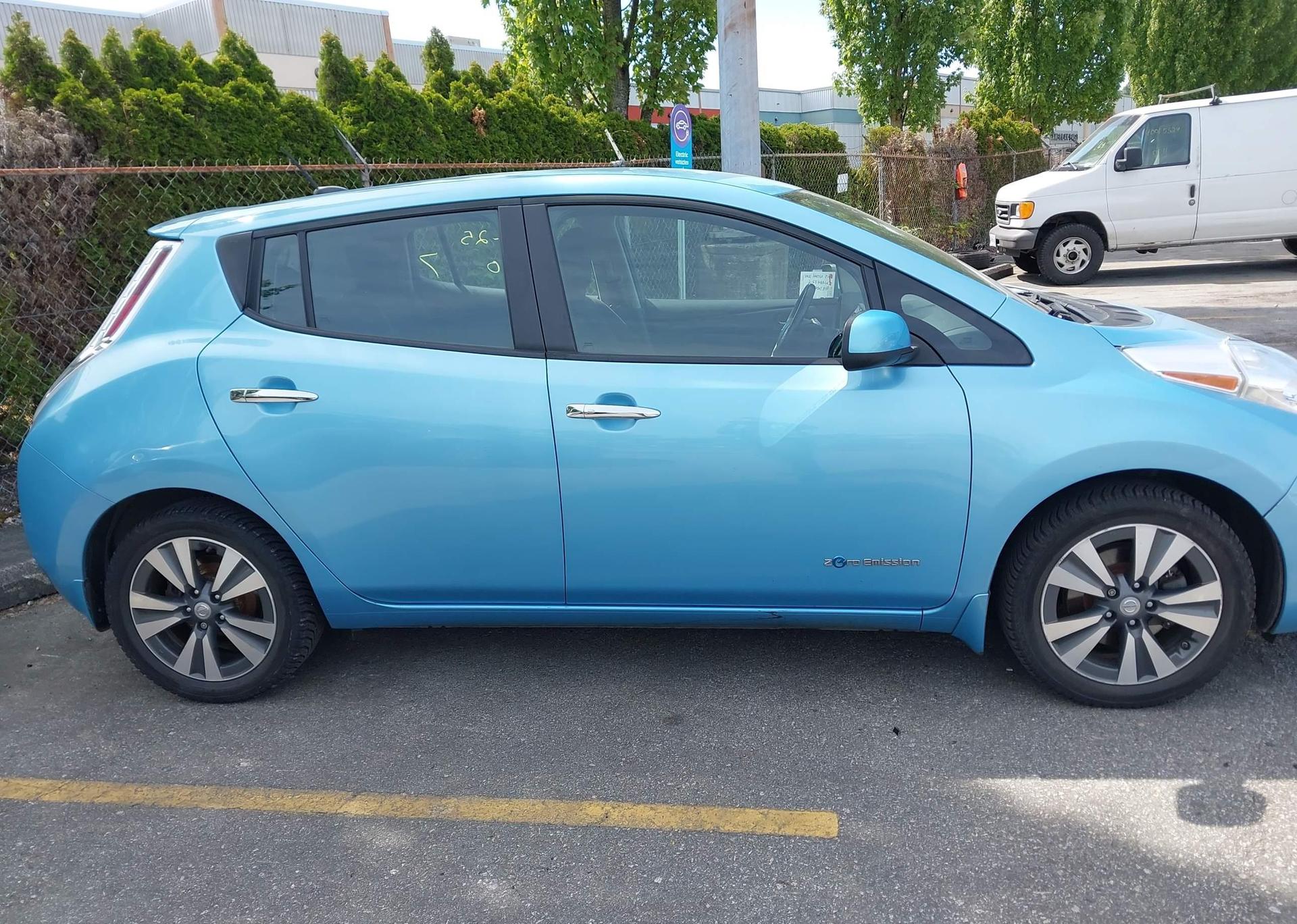 2015 NISSAN LEAF