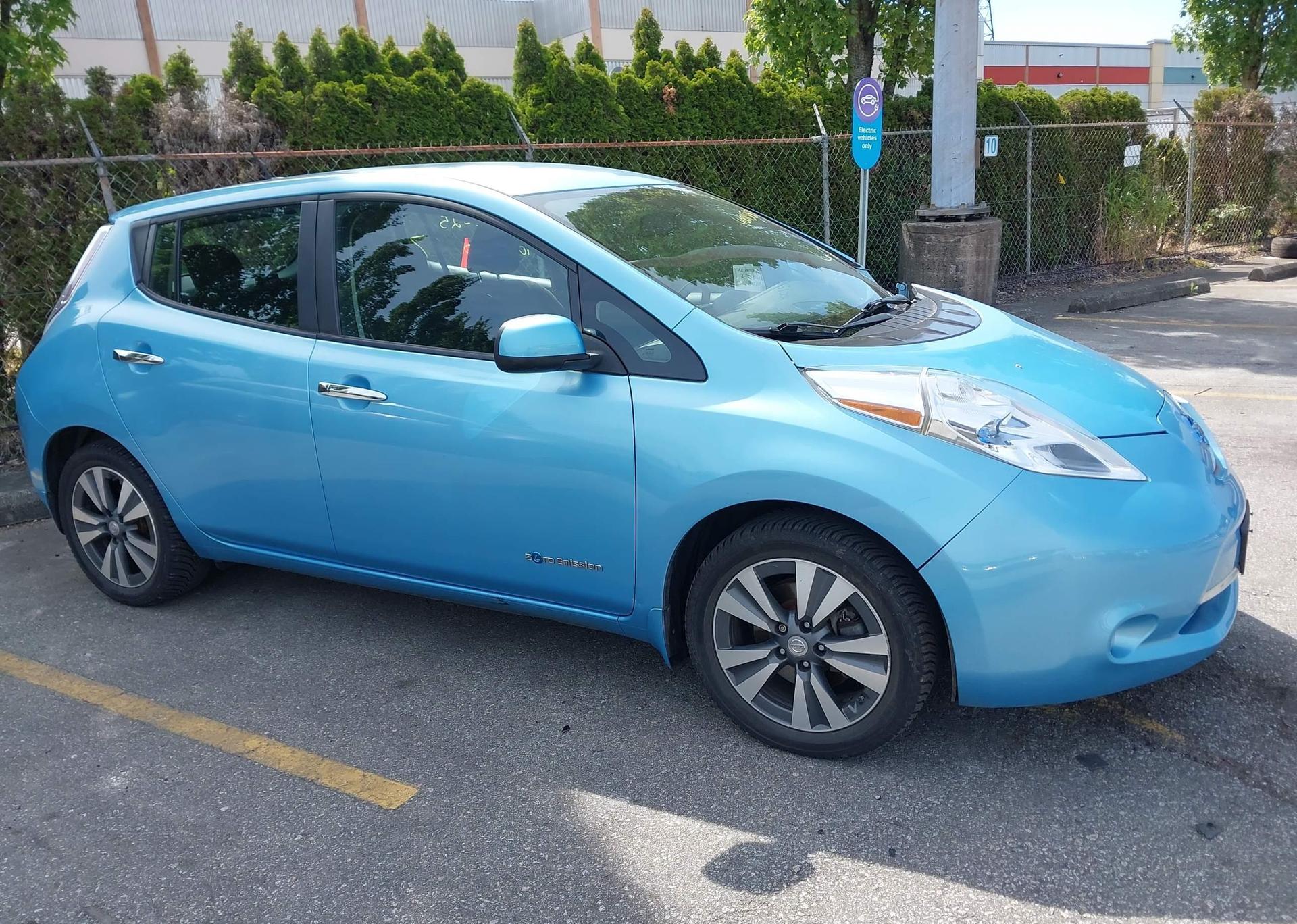 2015 NISSAN LEAF