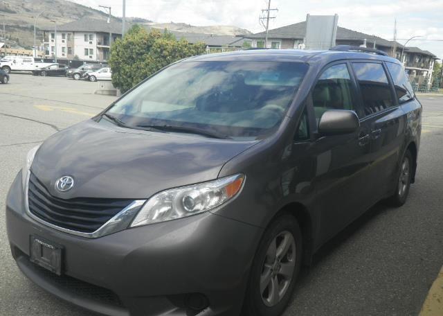 2013 TOYOTA SIENNA LE