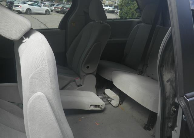 2013 TOYOTA SIENNA LE