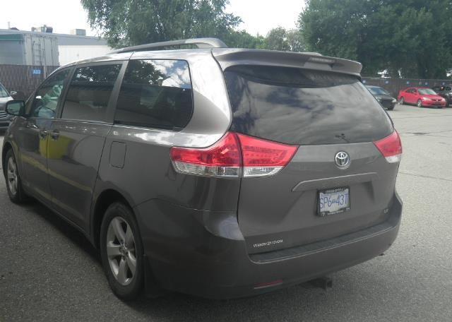 2013 TOYOTA SIENNA LE