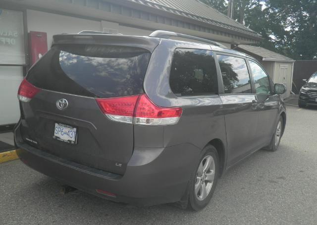 2013 TOYOTA SIENNA LE