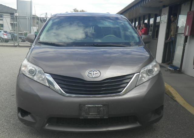 2013 TOYOTA SIENNA LE