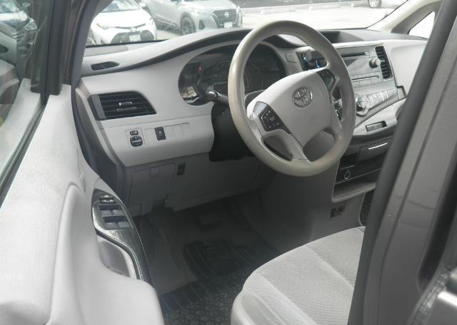 2013 TOYOTA SIENNA LE