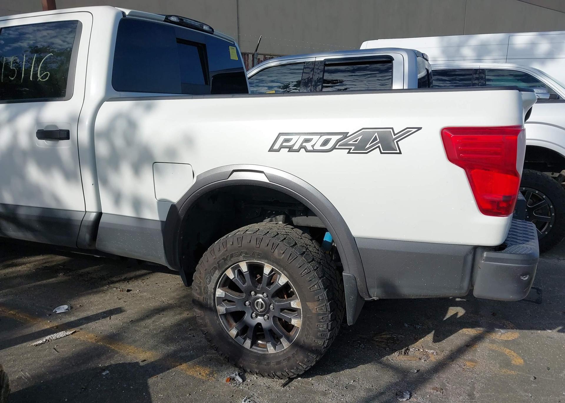 2016 NISSAN TITAN XD SL