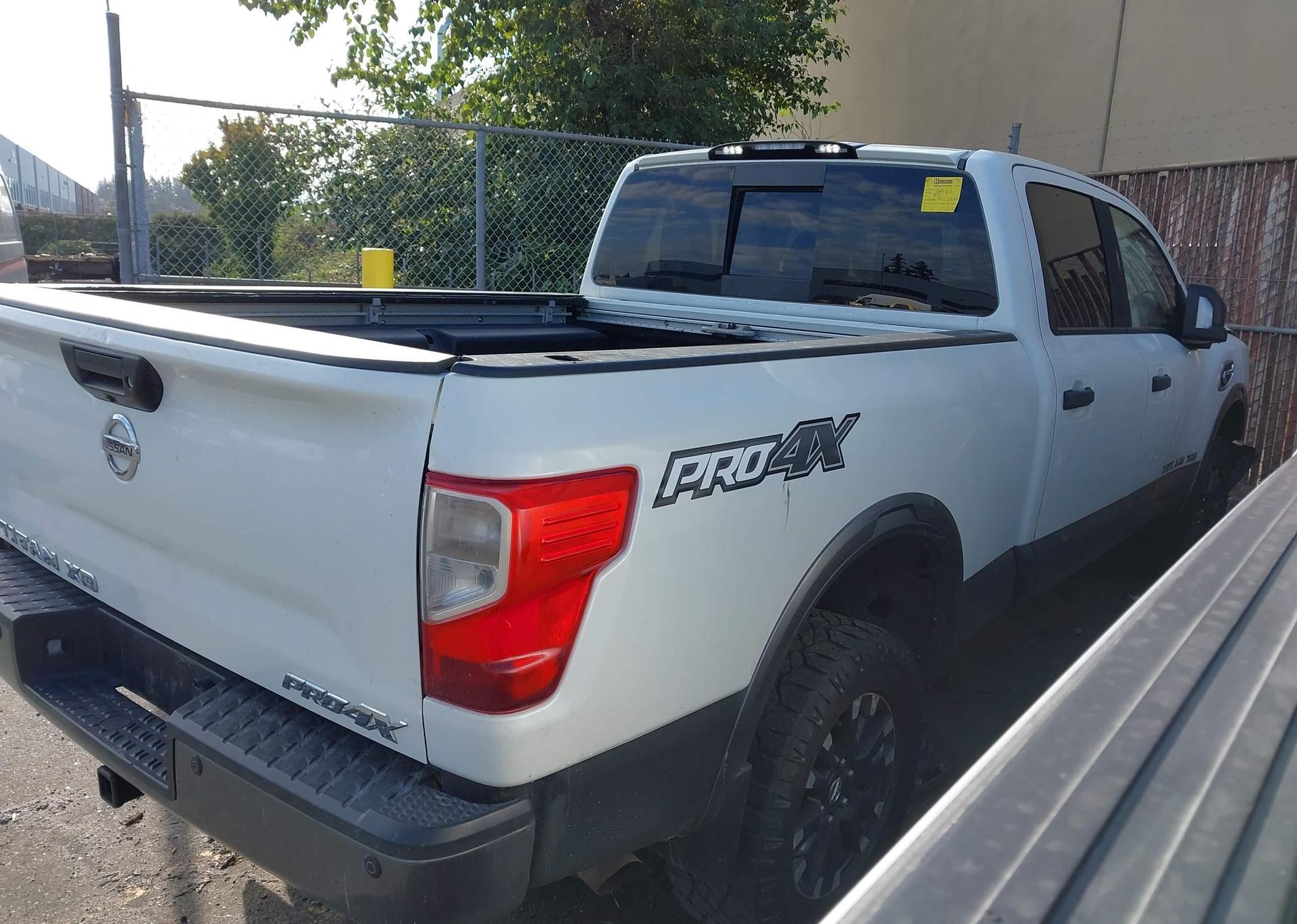2016 NISSAN TITAN XD SL