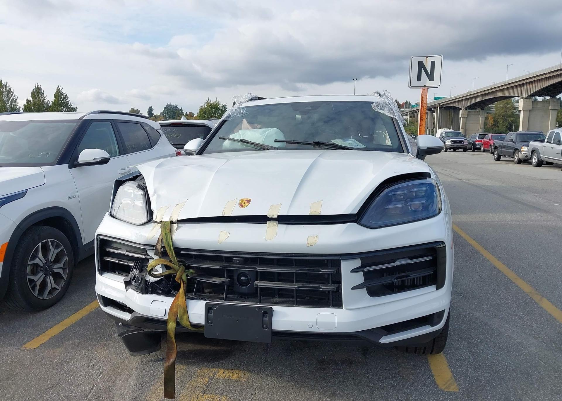 2024 PORSCHE CAYENNE