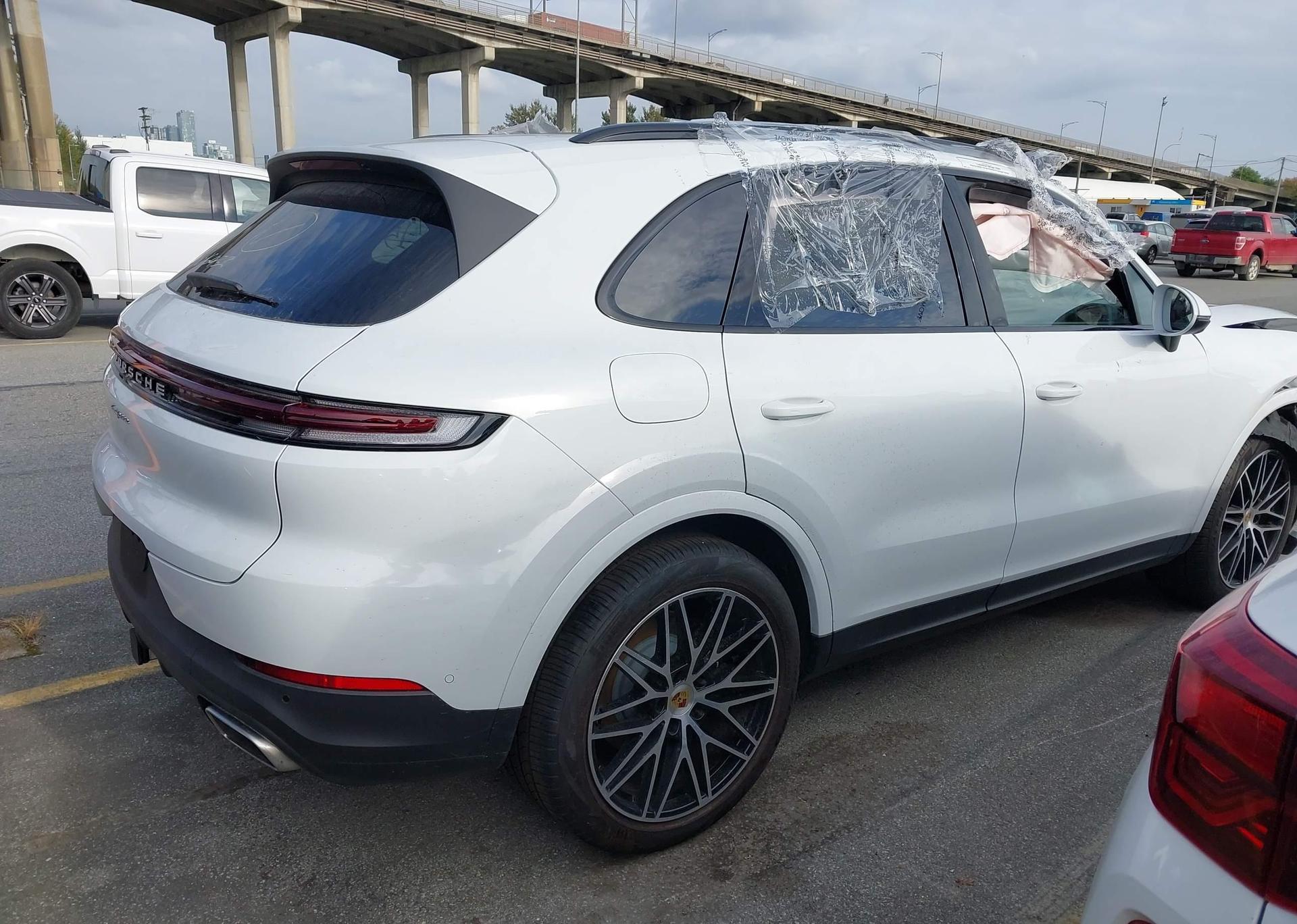 2024 PORSCHE CAYENNE